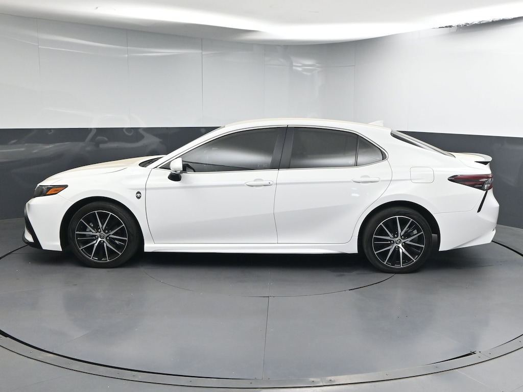 Used 2023 Toyota Camry SE Sedan
