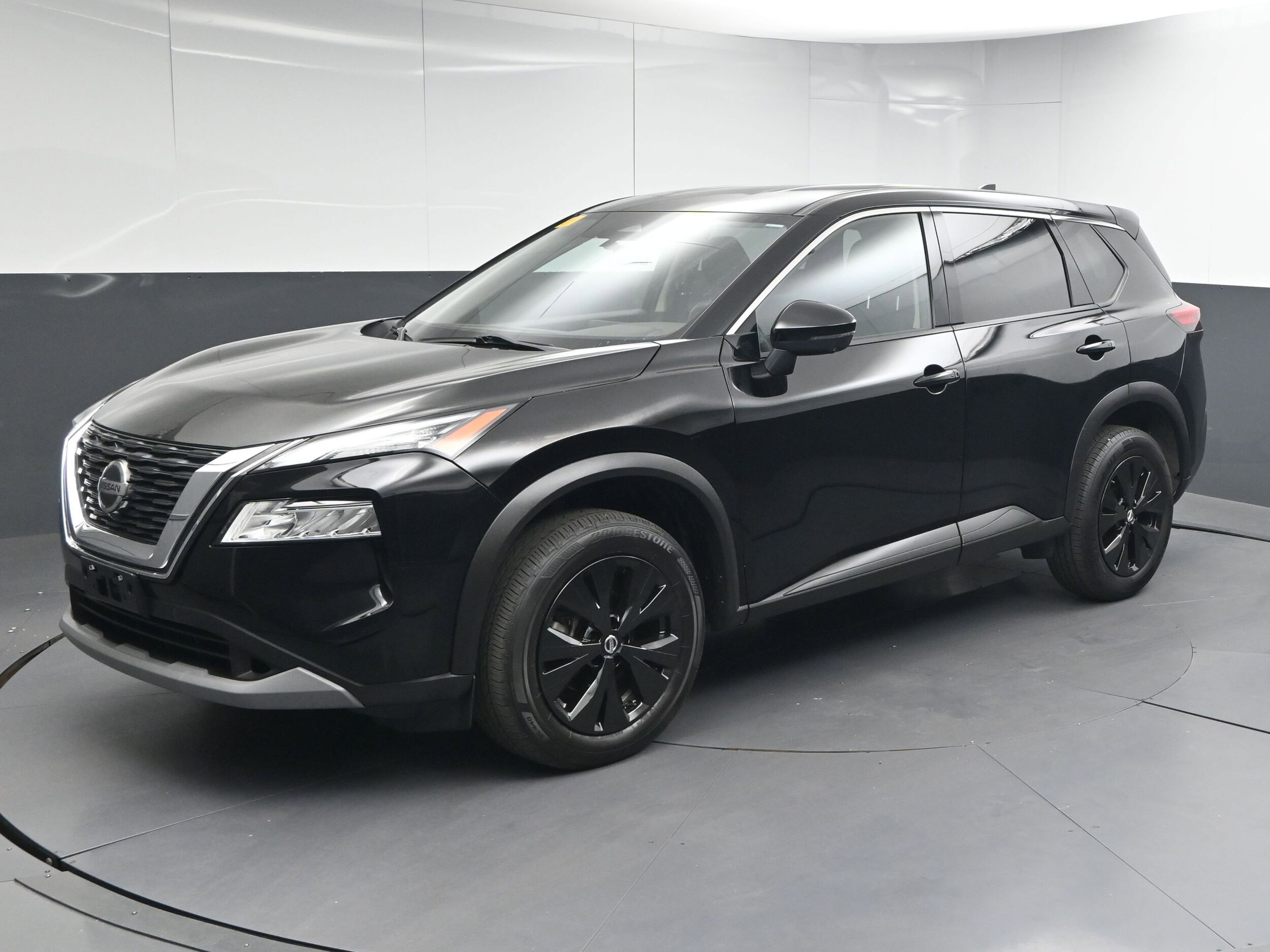 2021 Nissan Rogue SV photo 3