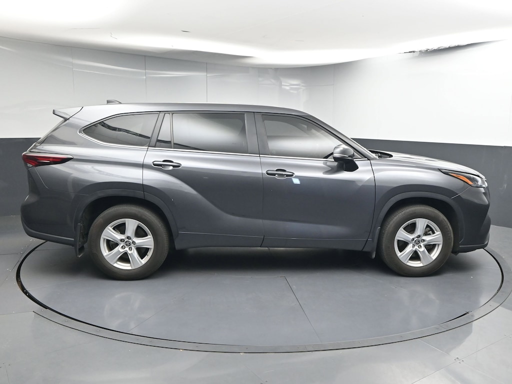 Used 2024 Toyota Highlander LE SUV