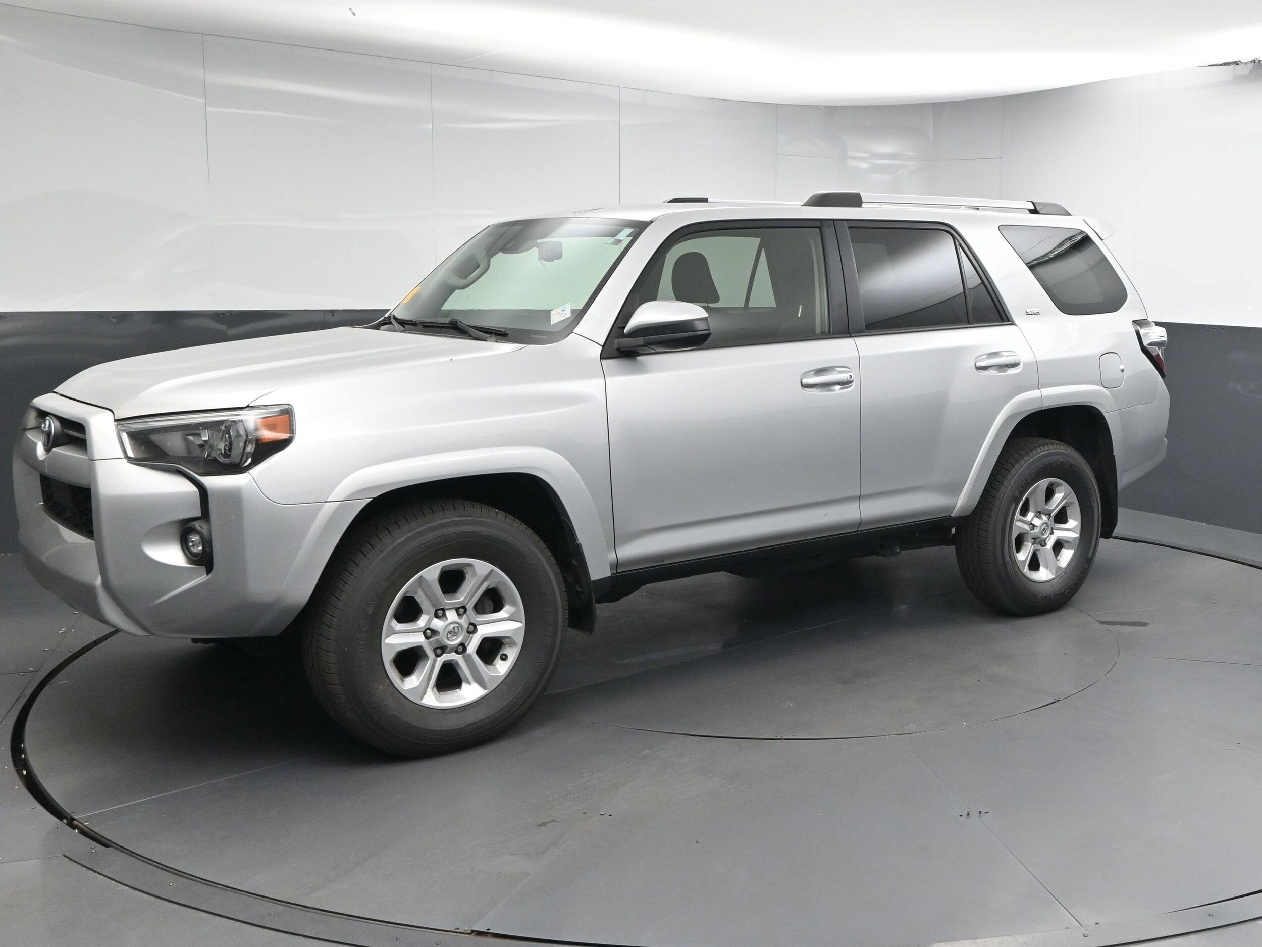2023 Toyota 4Runner SR5 photo 3