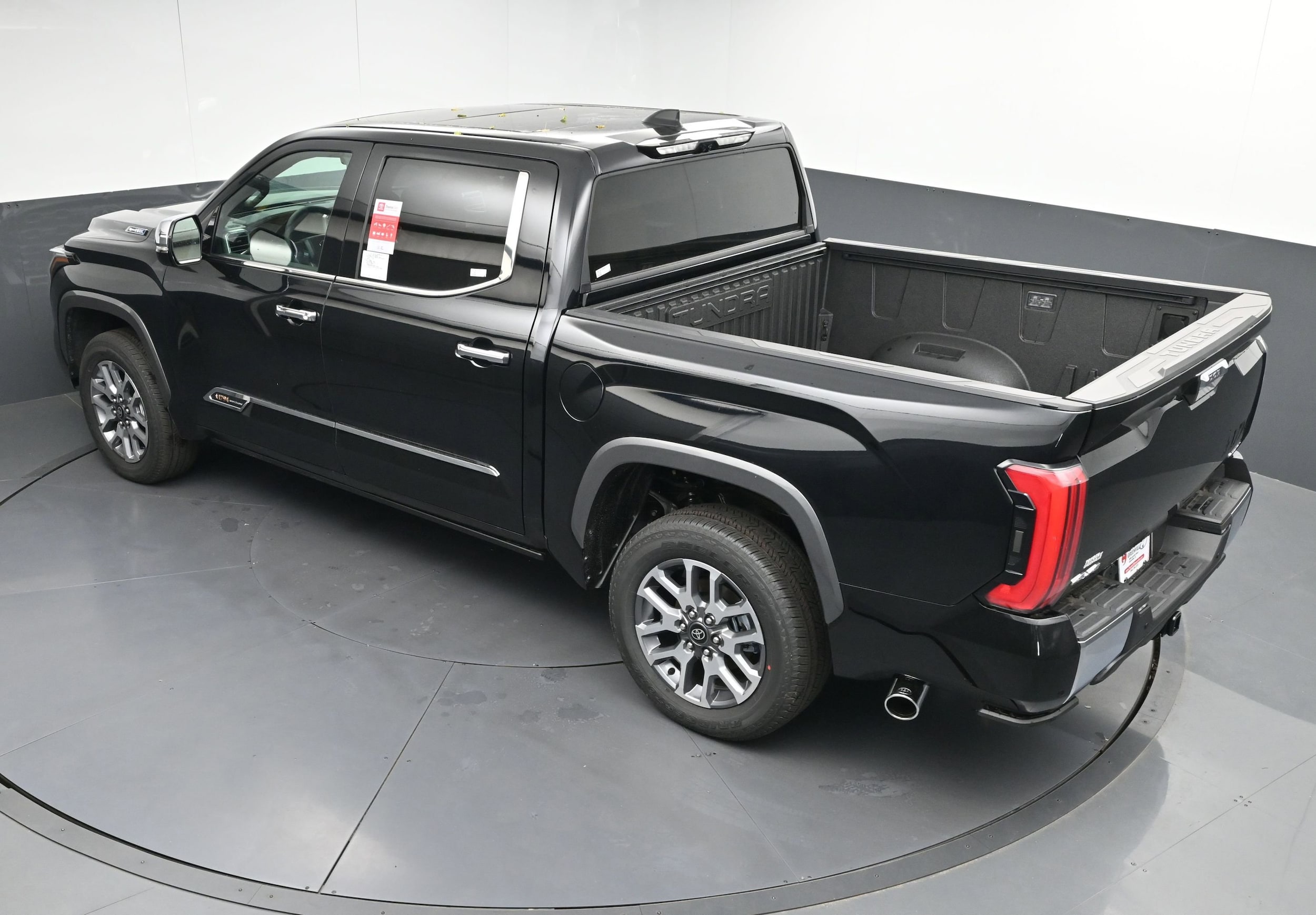2025 Toyota Tundra 1794 Edition - Photo 32