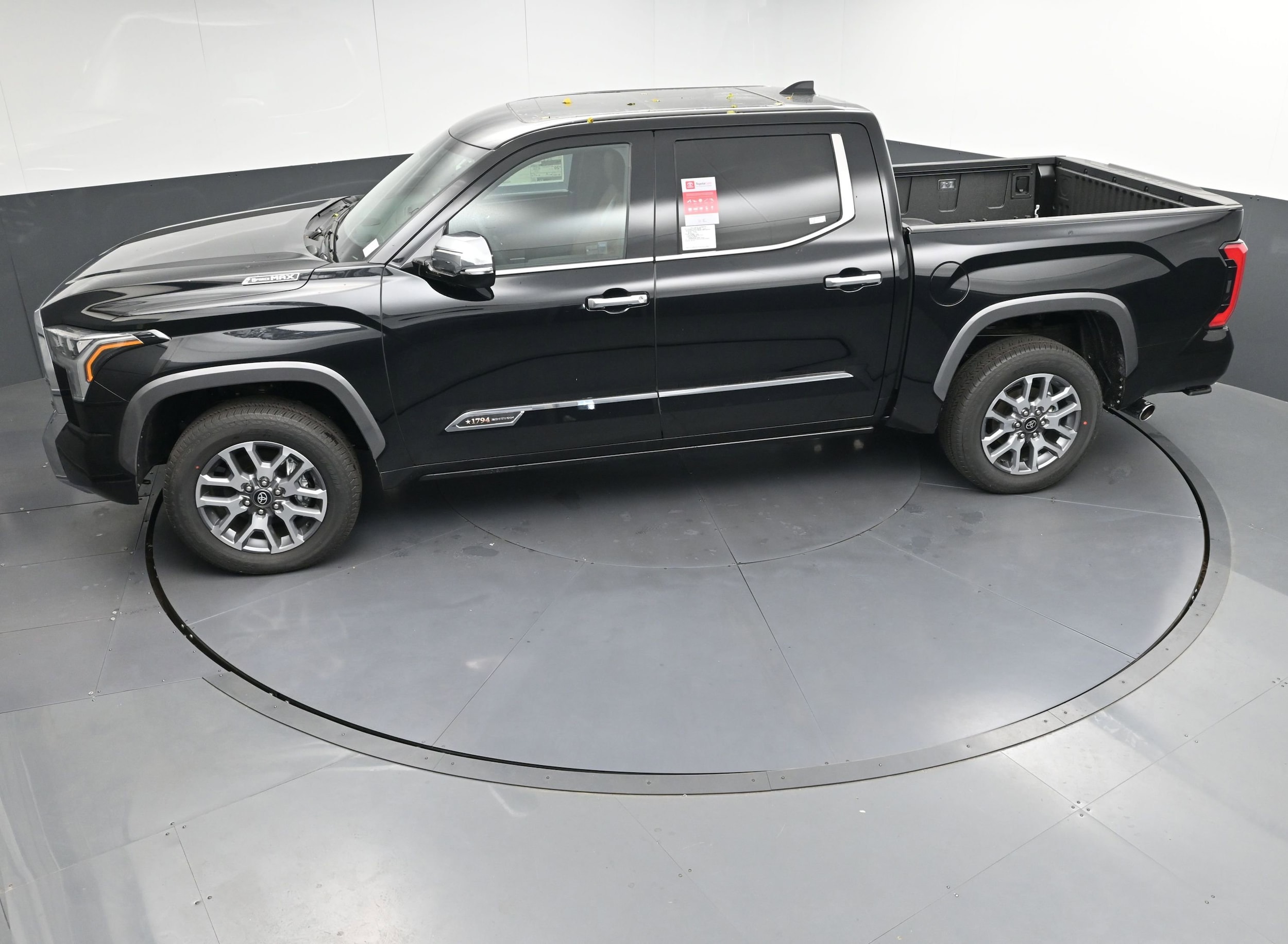 2025 Toyota Tundra 1794 Edition - Photo 33