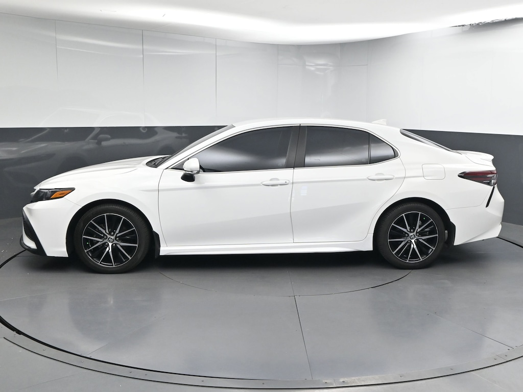 Used 2023 Toyota Camry SE Sedan