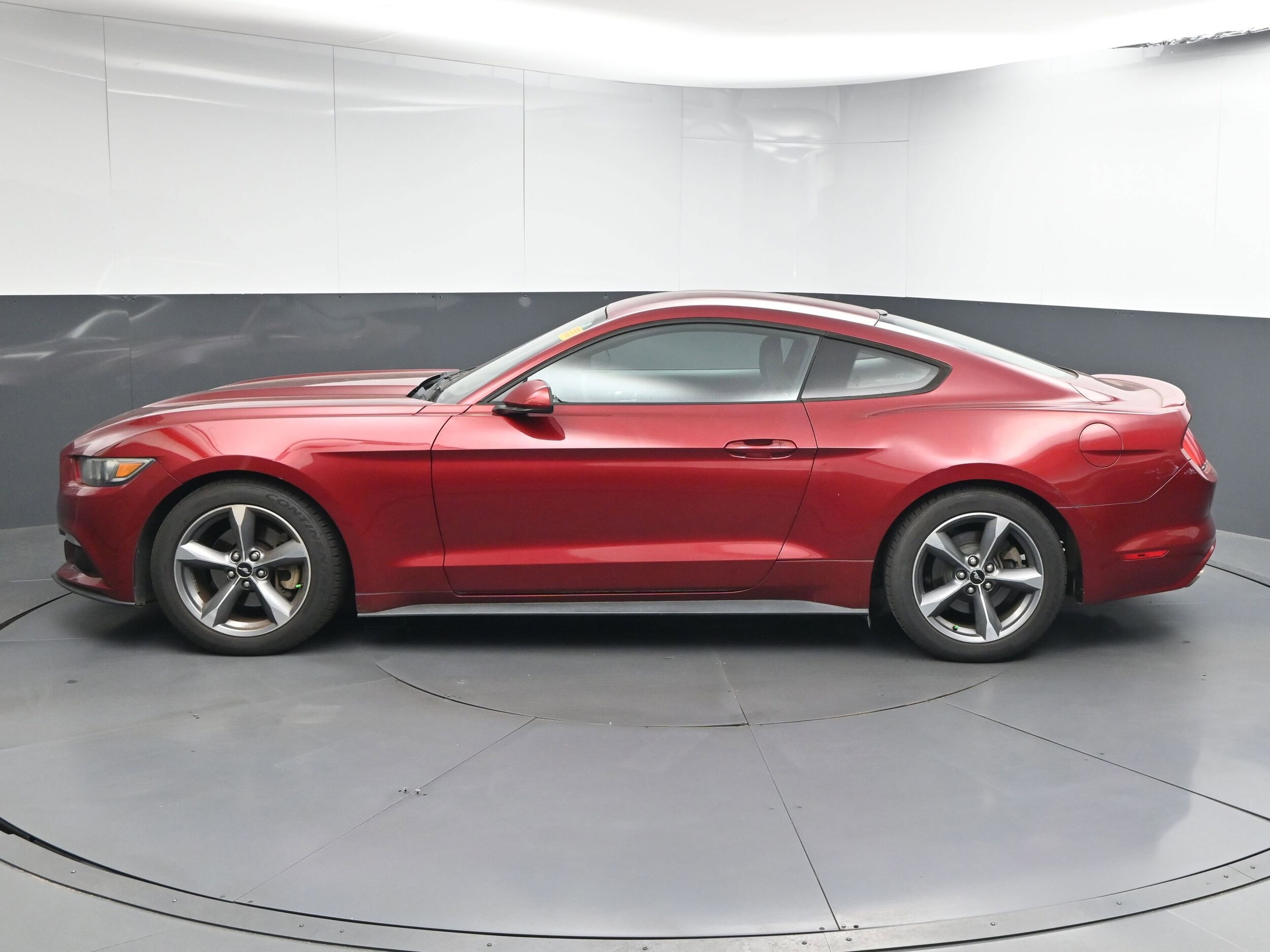 2015 Ford Mustang V6 photo 4