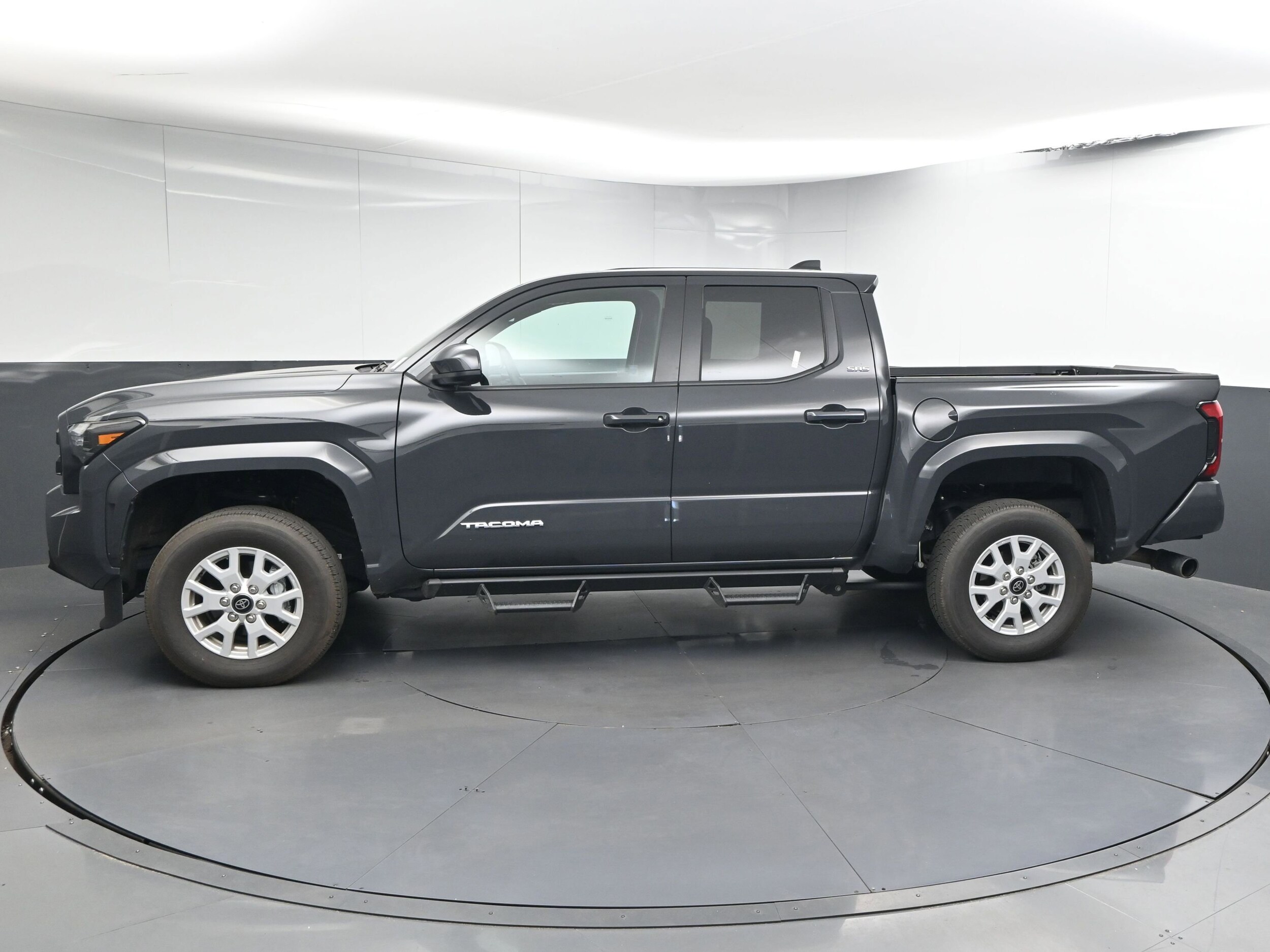 2024 Toyota Tacoma SR5 Double Cab photo 4