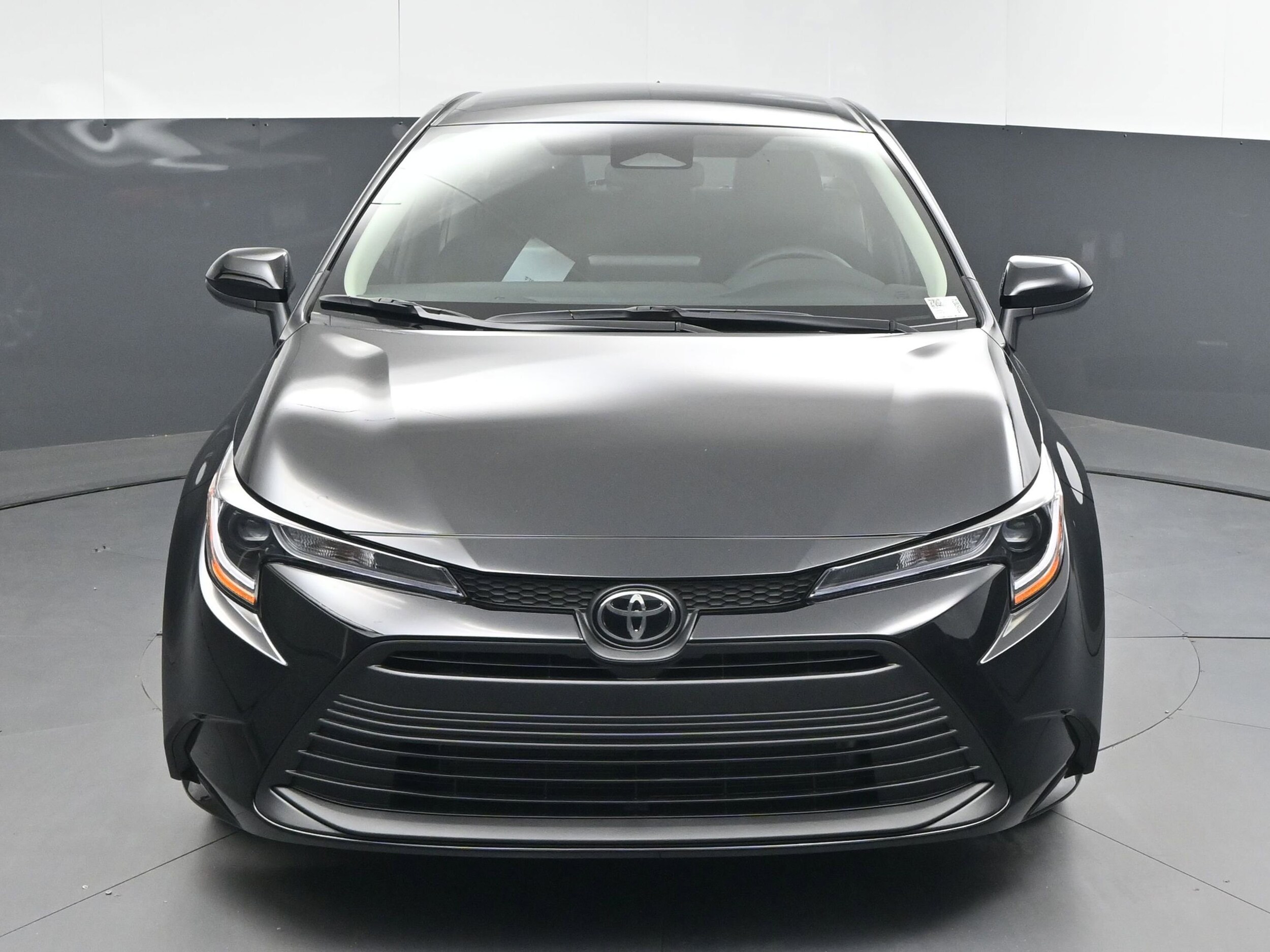 2026 Toyota Corolla LE photo 2