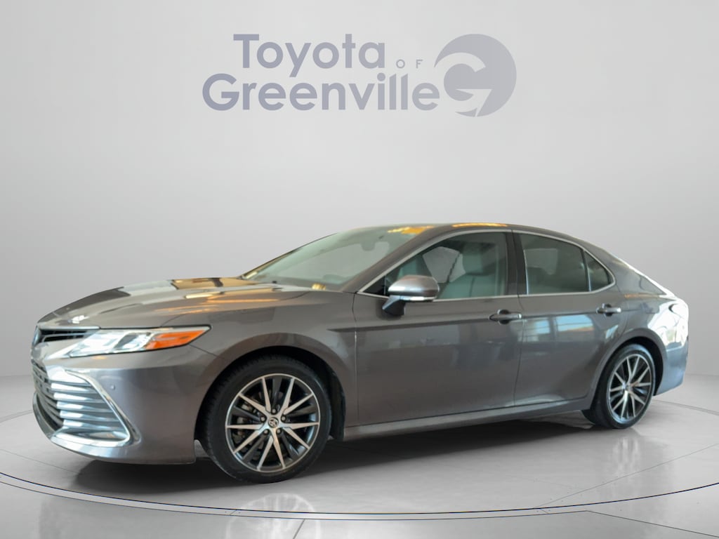 Used 2022 Toyota Camry Hybrid XLE Sedan