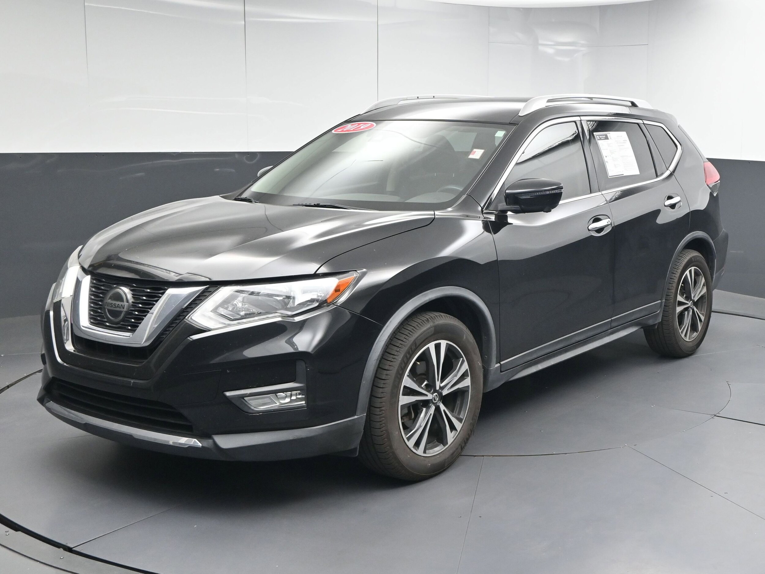2019 Nissan Rogue SV photo 3