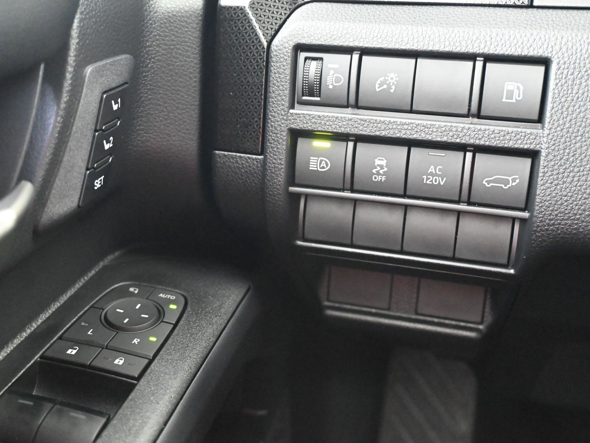 2025 Toyota 4Runner Limited - Photo 13