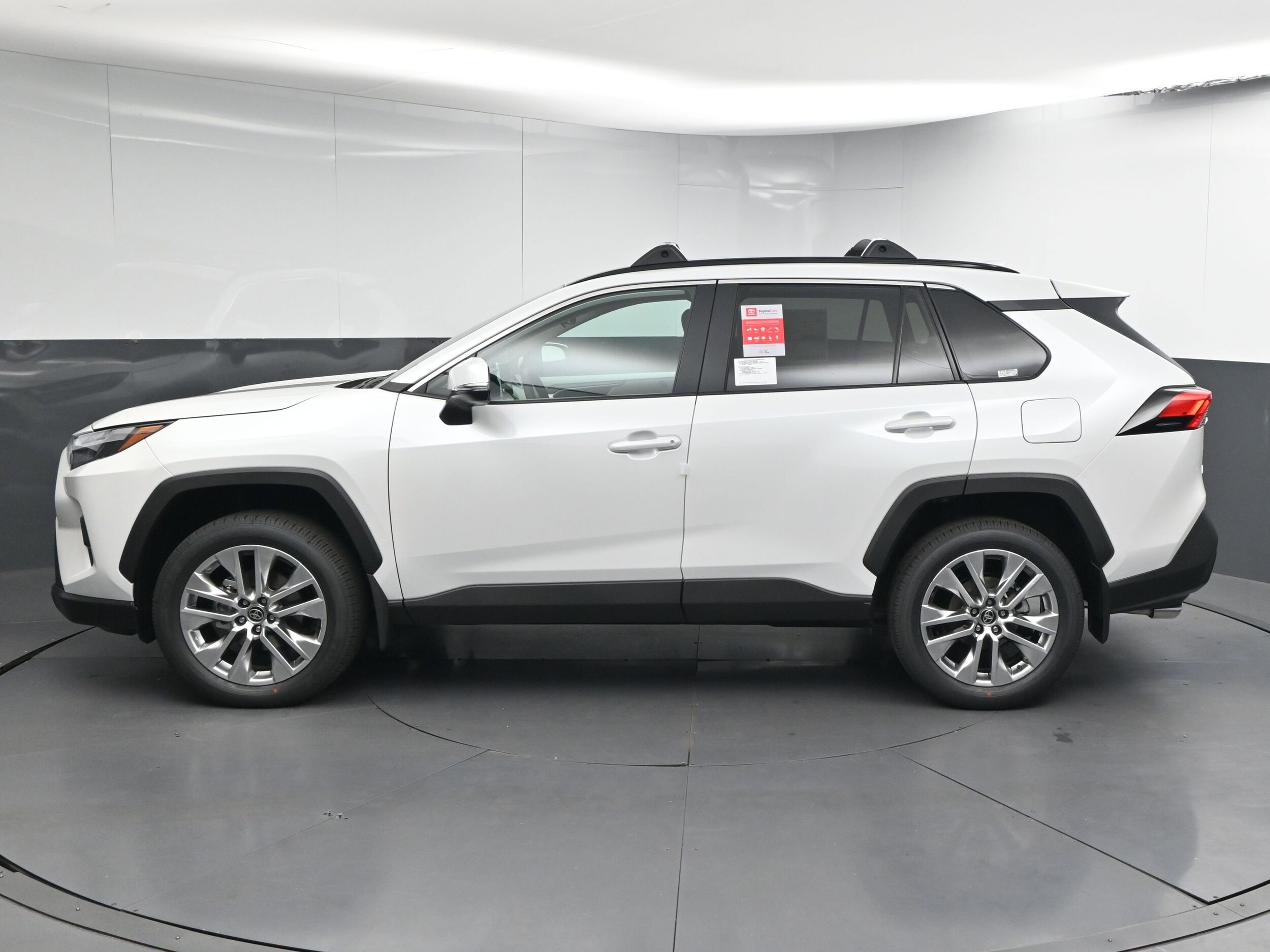 2025 Toyota RAV4 XLE Premium photo 4