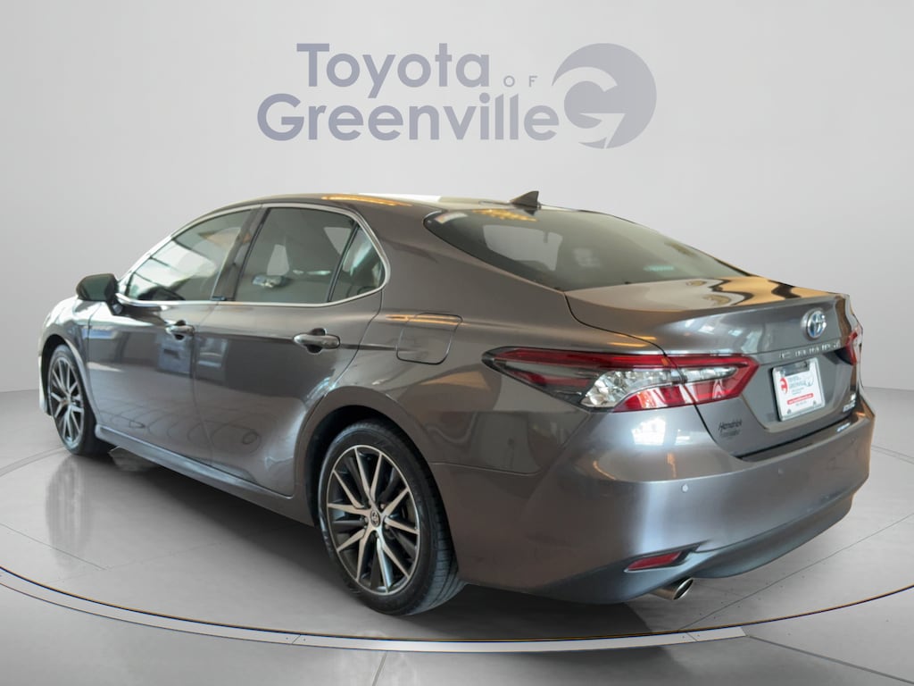 Used 2022 Toyota Camry Hybrid XLE Sedan