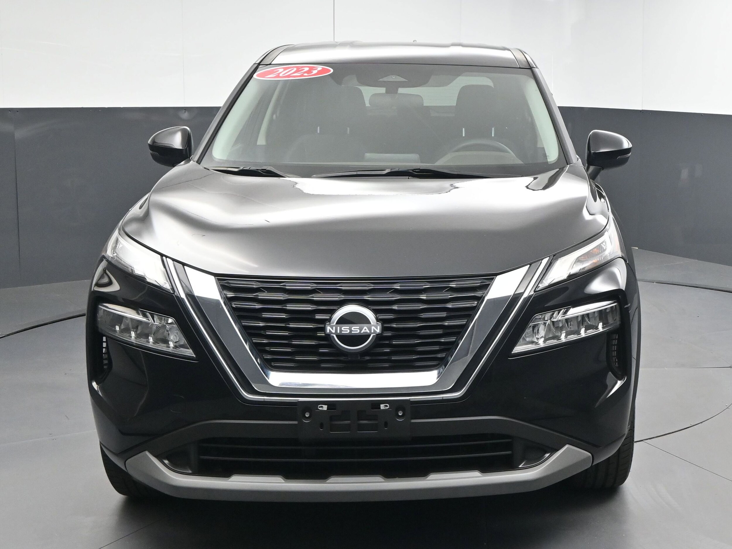 2023 Nissan Rogue SV photo 2