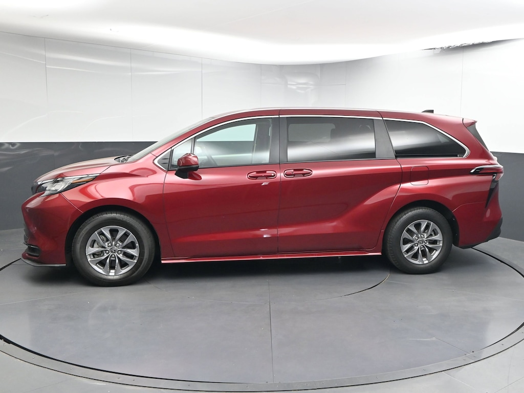 Used 2021 Toyota Sienna LE 8 Passenger Van
