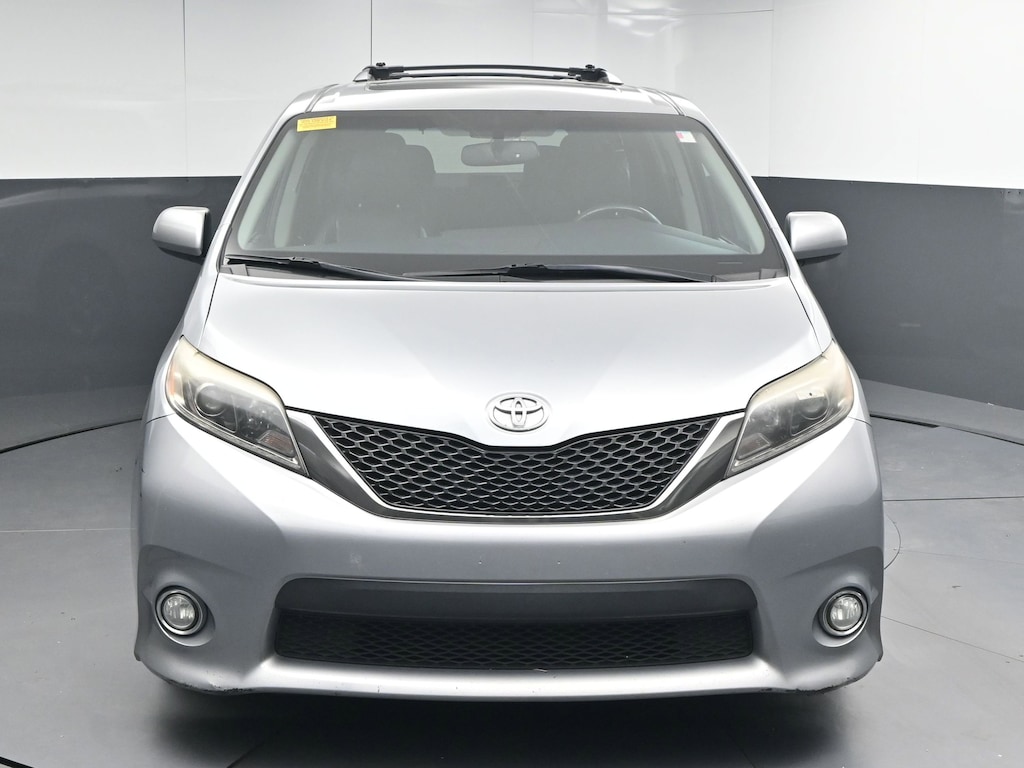 Used 2017 Toyota Sienna SE Premium 8 Passenger Van Passenger Van