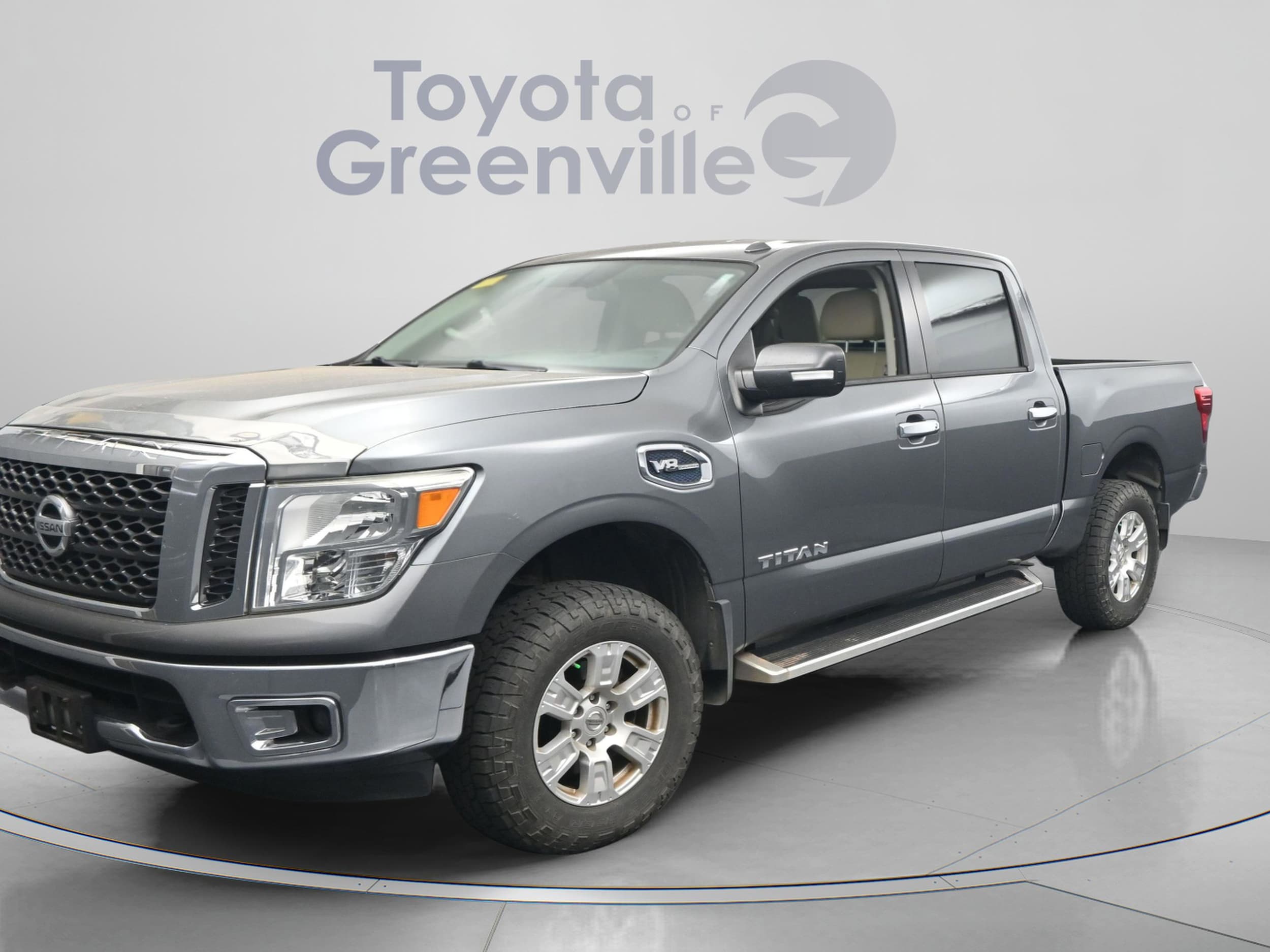 2017 Nissan Titan SV 4X4 Crew Cab's photo