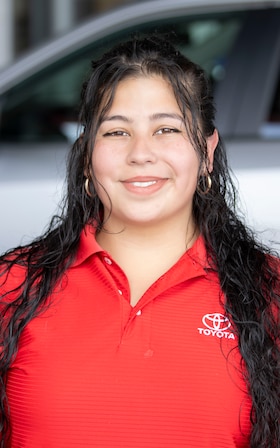 Staff member Mariana Marin from ID_1e5af08c4785