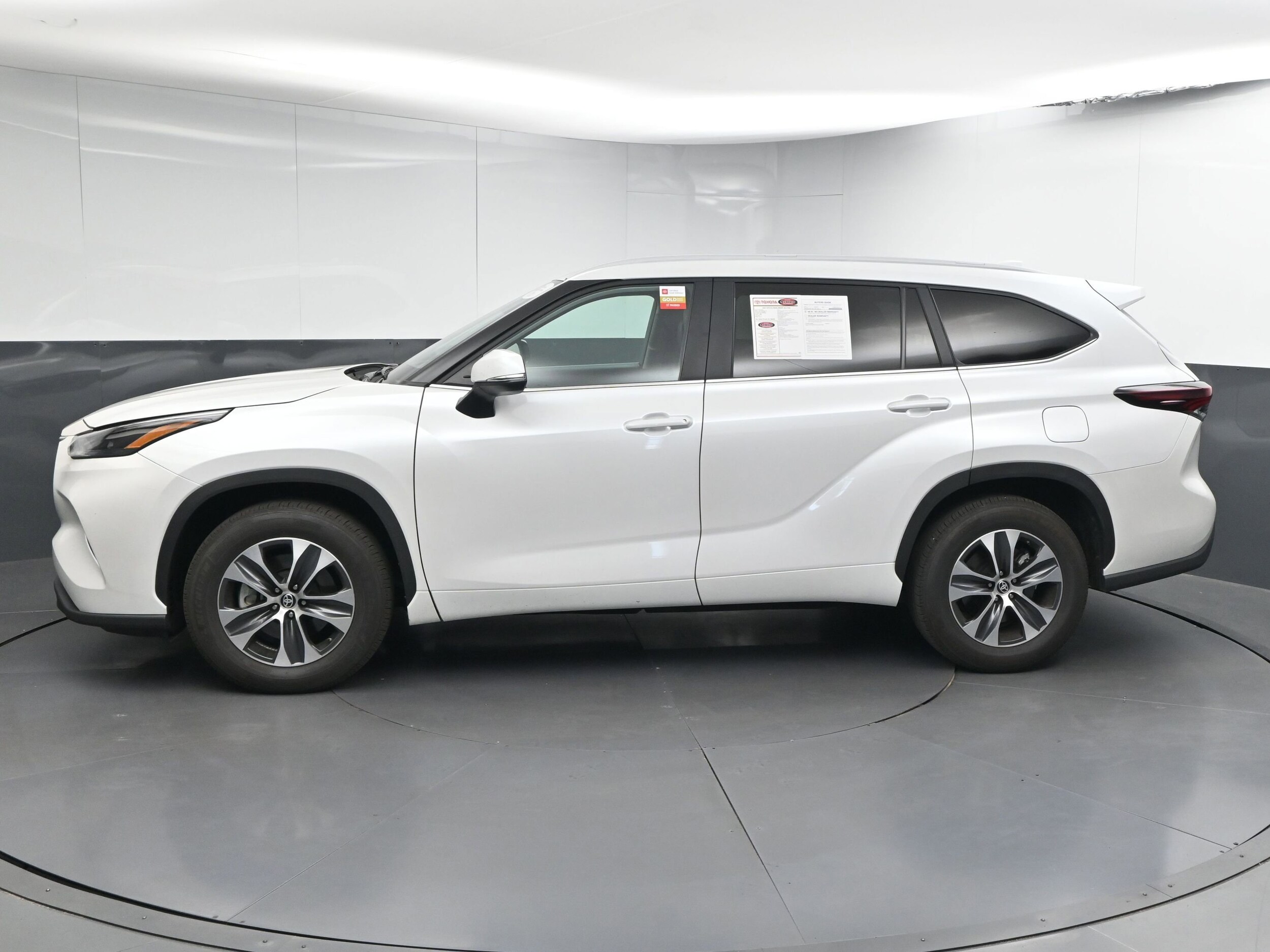 2024 Toyota Highlander XLE photo 4
