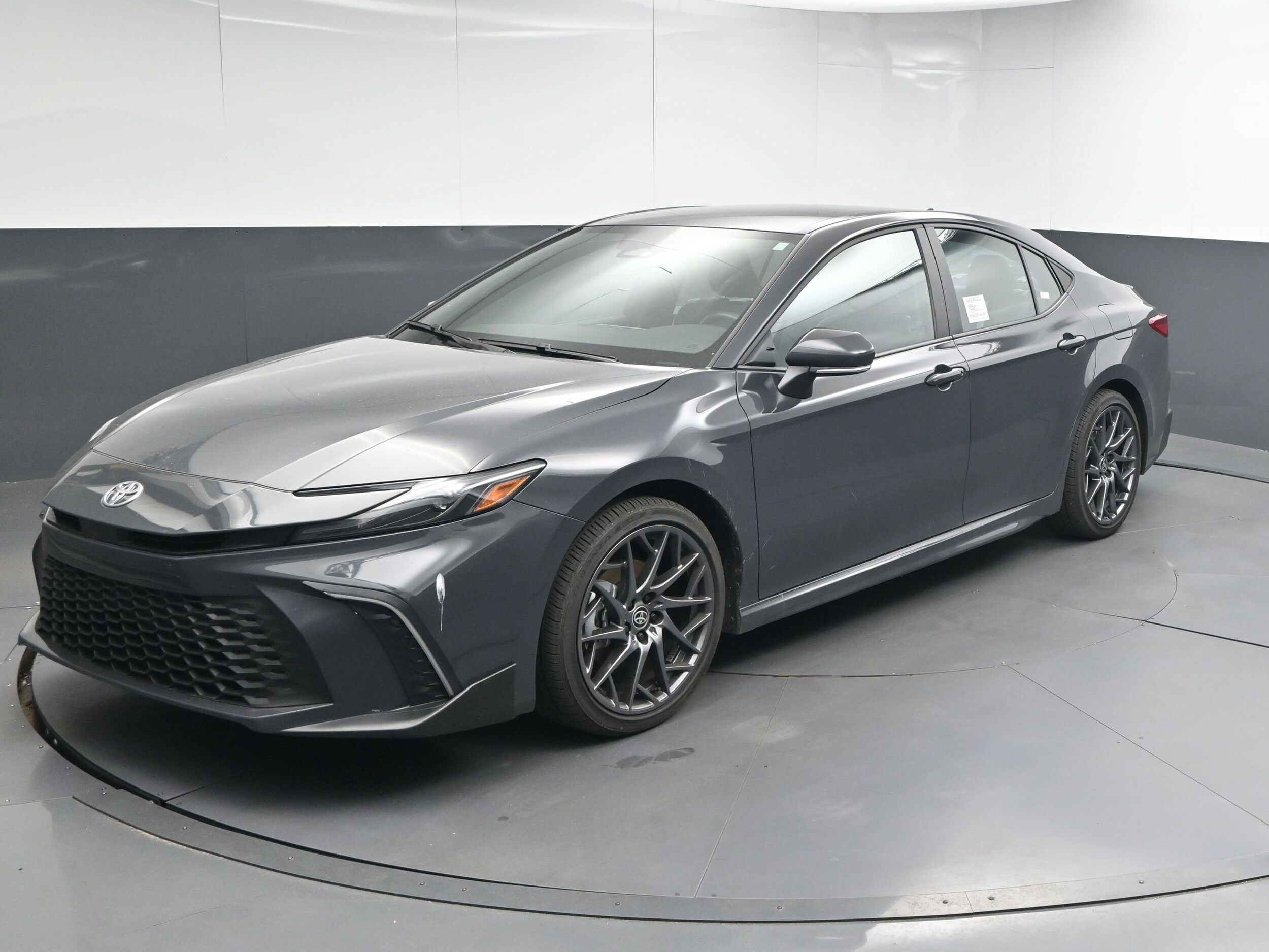 2025 Toyota Camry SE photo 3