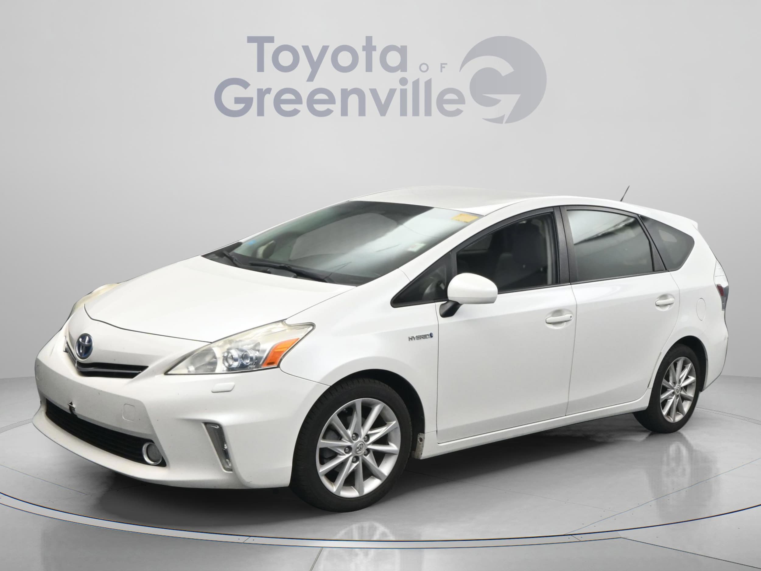 2013 Toyota Prius v's photo