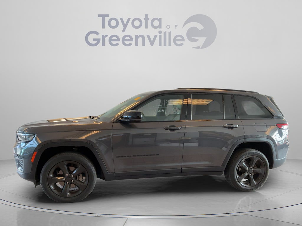 Used 2023 Jeep Grand Cherokee Laredo SUV