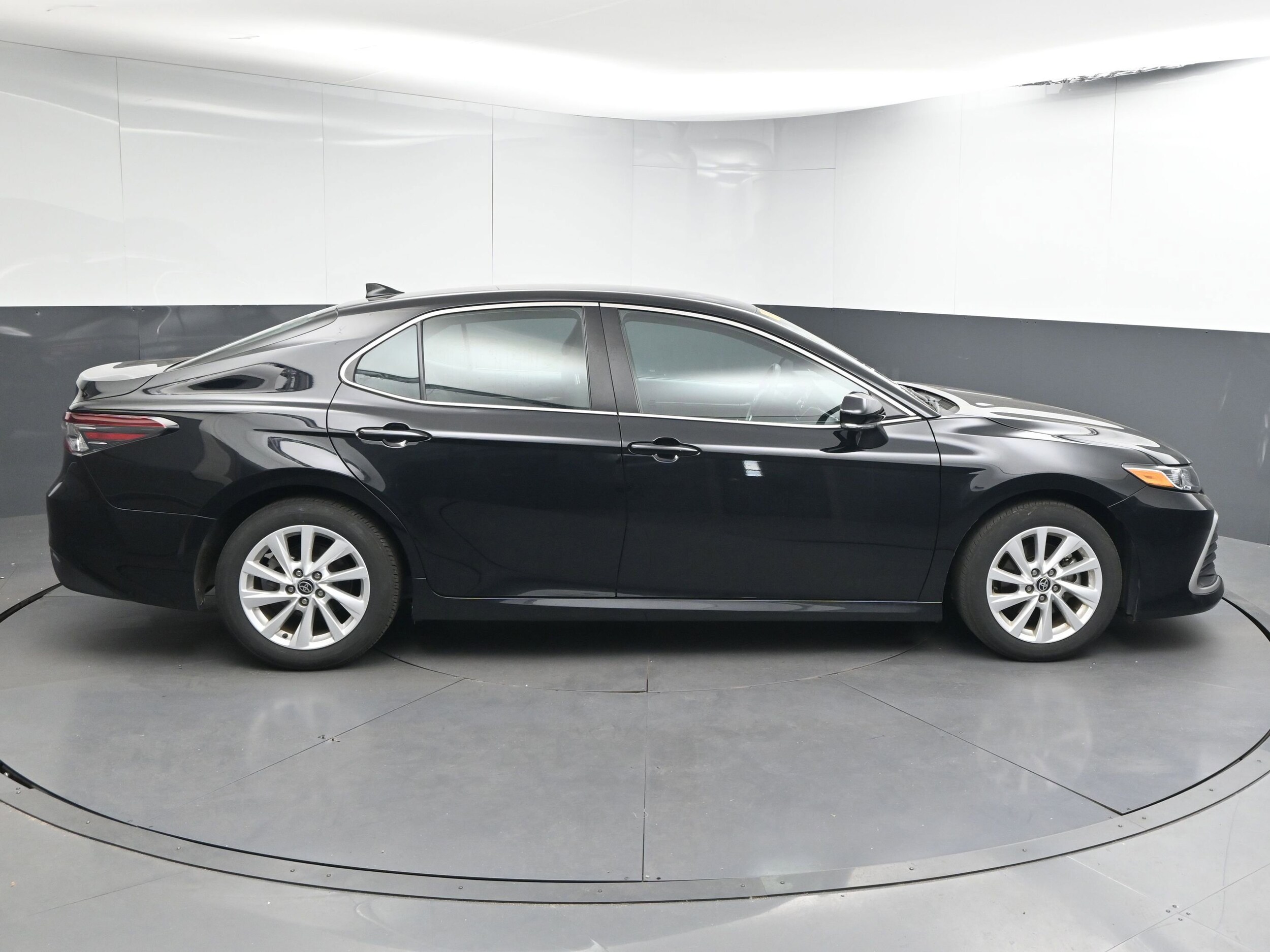 2024 Toyota Camry LE photo 4