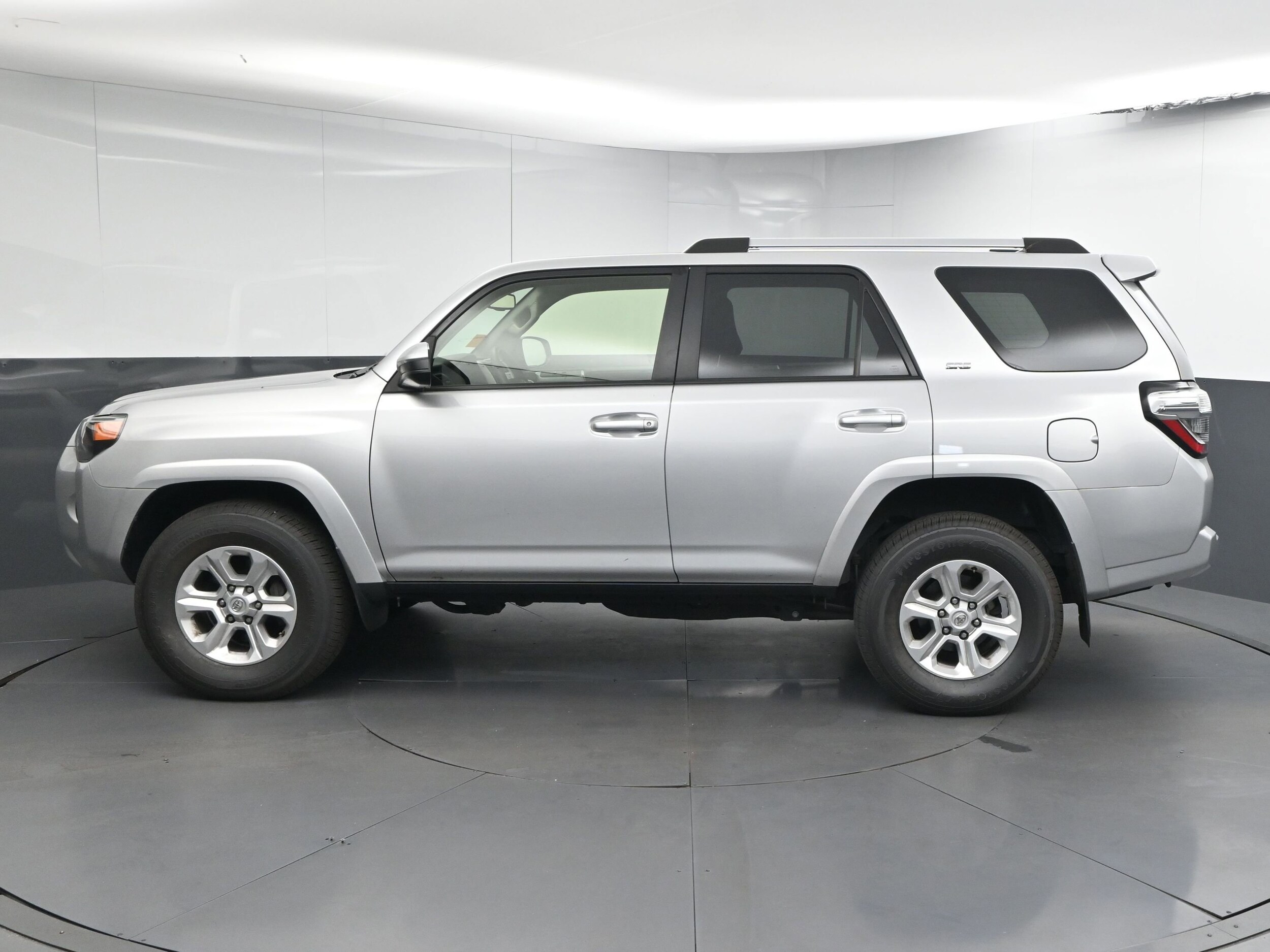 2023 Toyota 4Runner SR5 photo 4