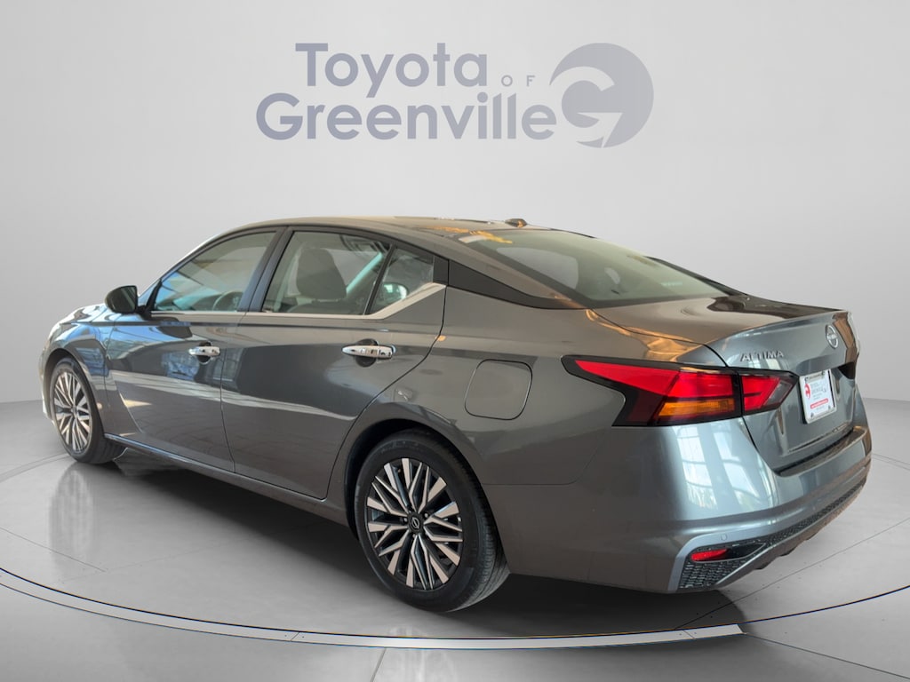 Used 2025 Nissan Altima SV Sedan
