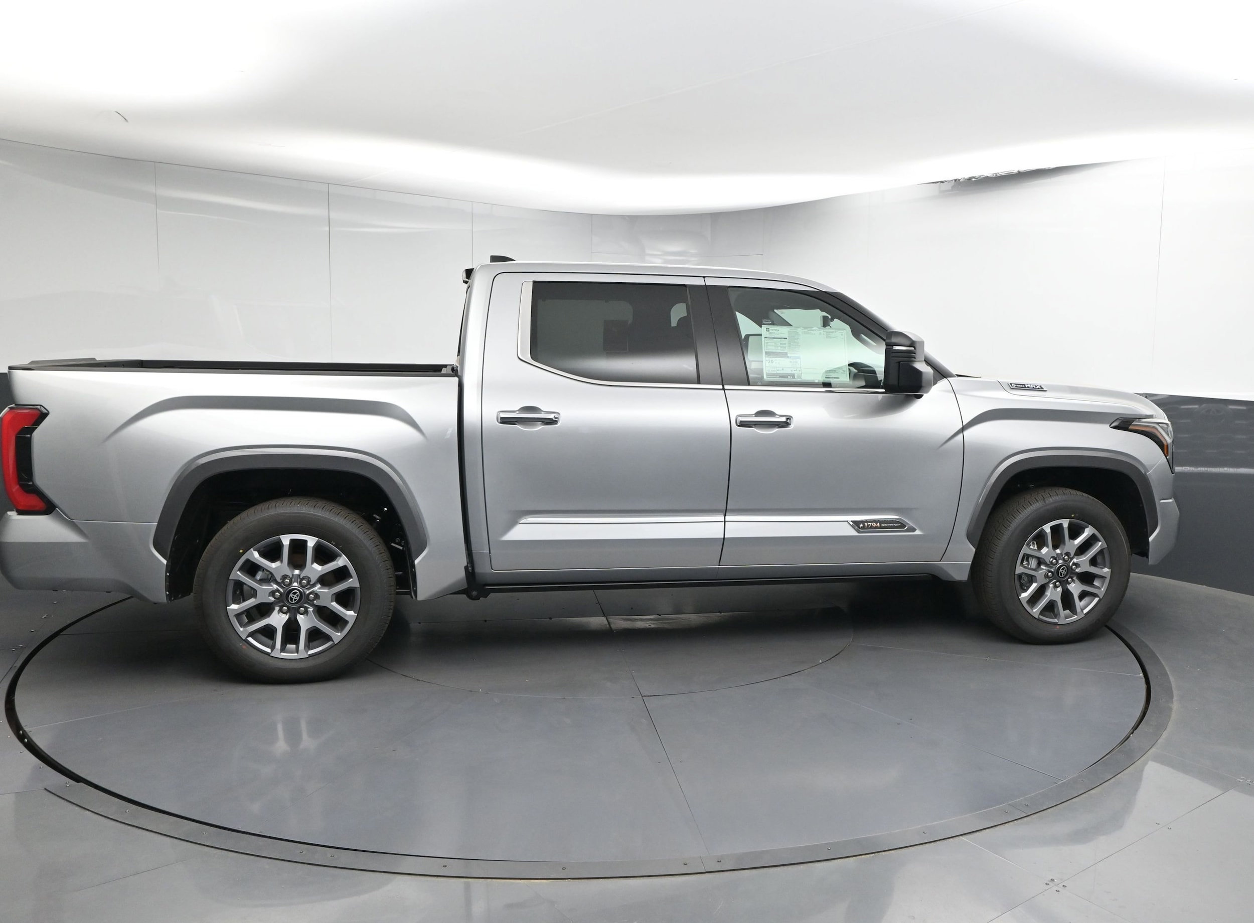 2025 Toyota Tundra 1794 Edition - Photo 8