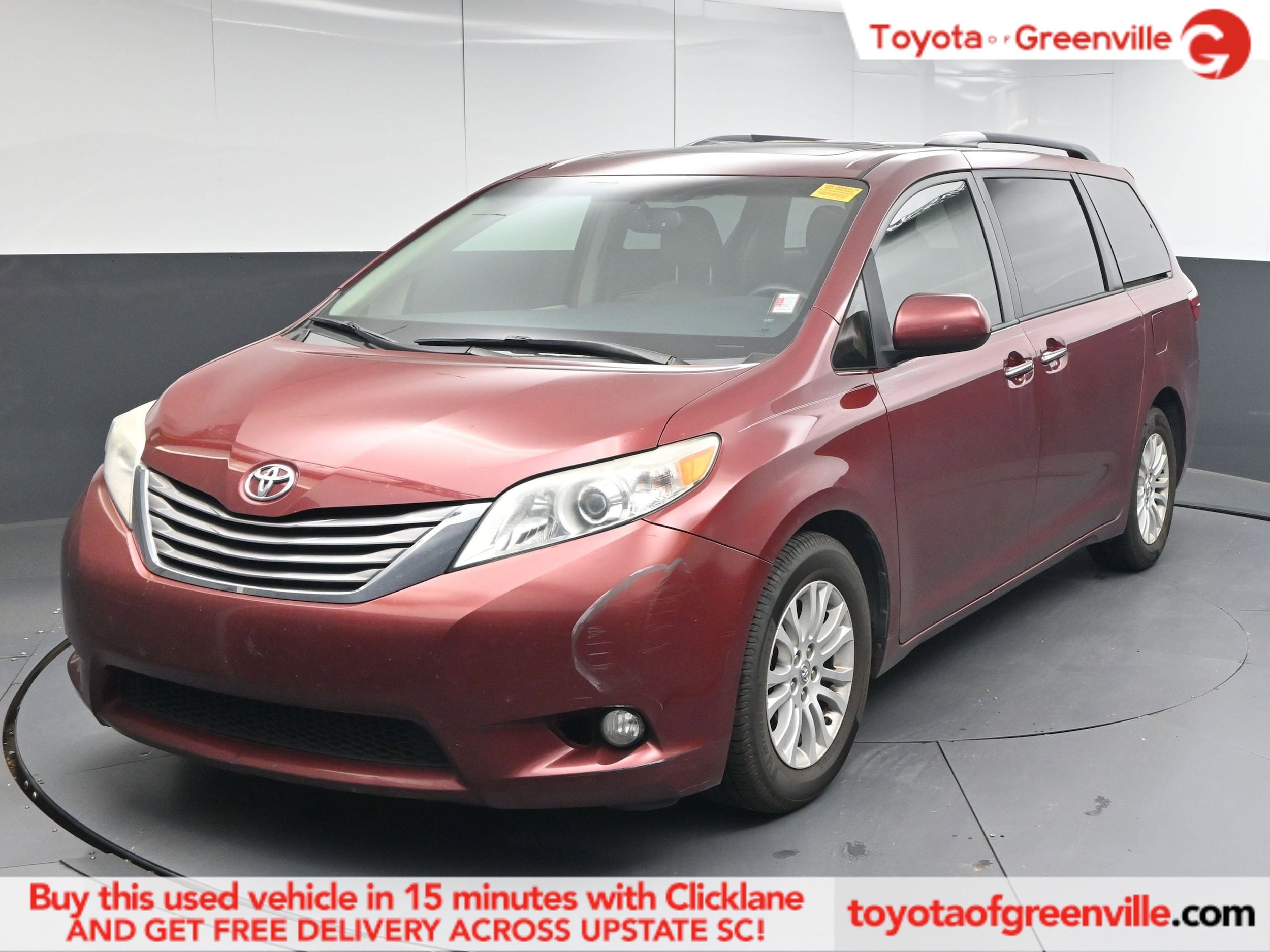2017 Toyota Sienna XLE's photo