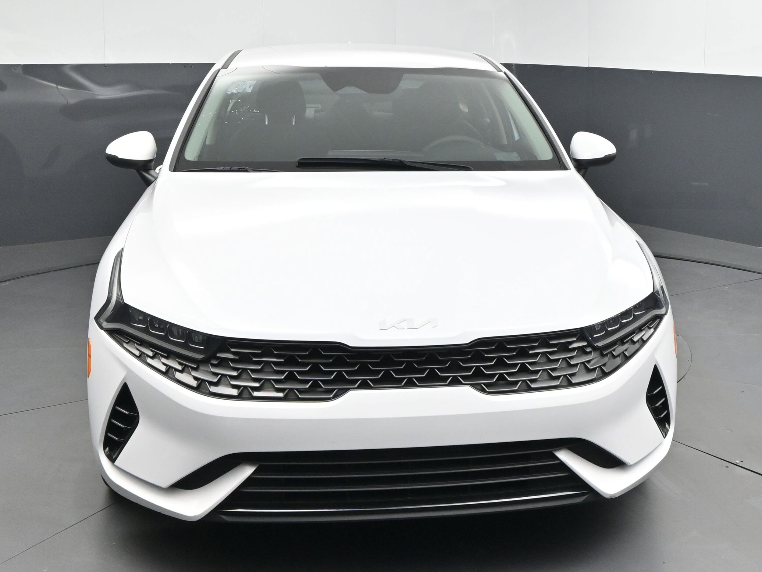 2024 Kia K5 LXS photo 2