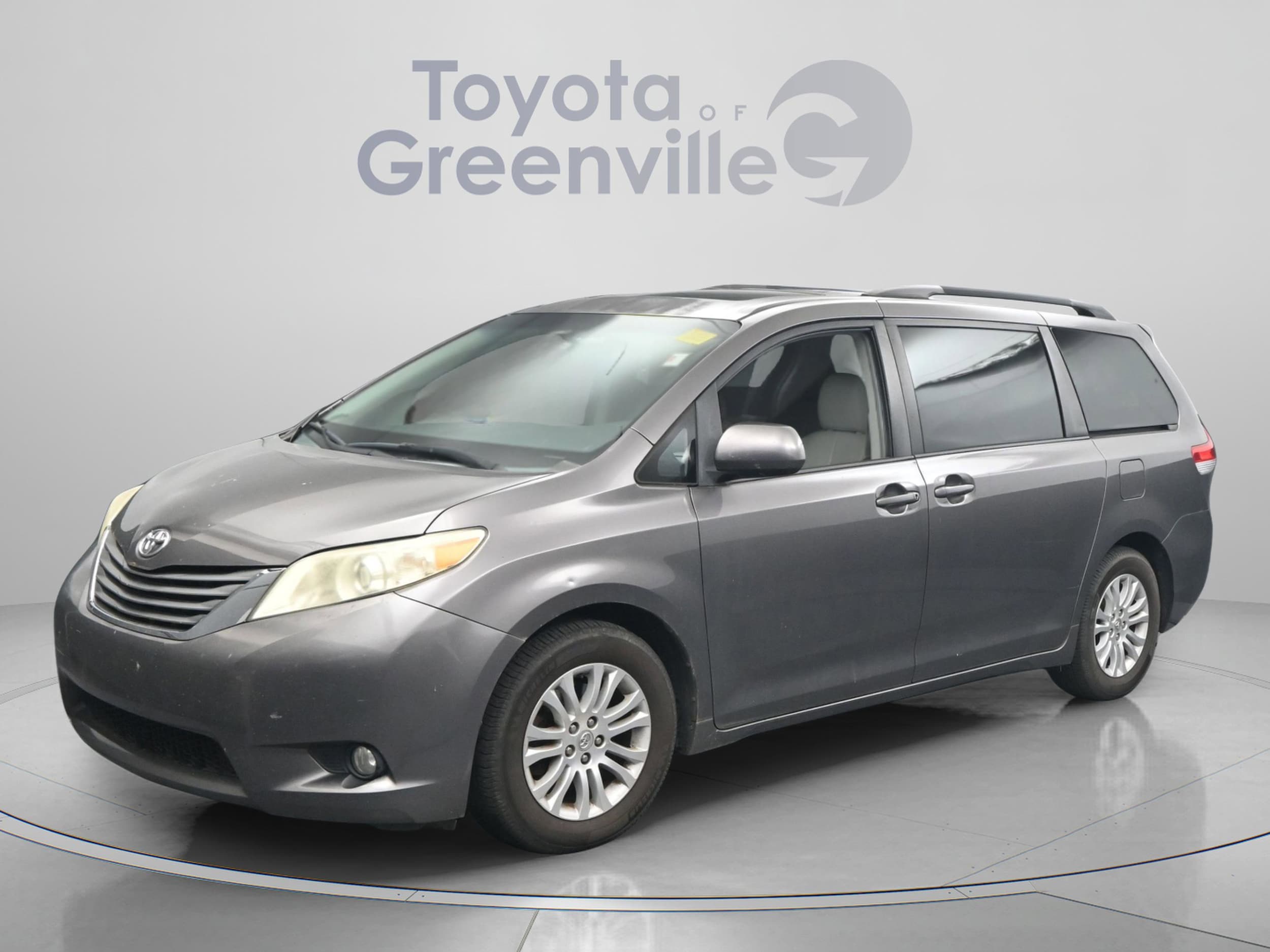 2012 Toyota Sienna XLE V6 8-Passenger's photo