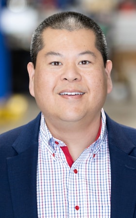 Staff member Raymond Chan from ID_2ddf4ef57755