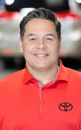 Staff member Omar Hernandez from ID_1e5af08c4785