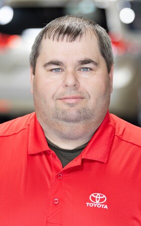 Staff member Alex Landing  from ID_79fcb7b4481f