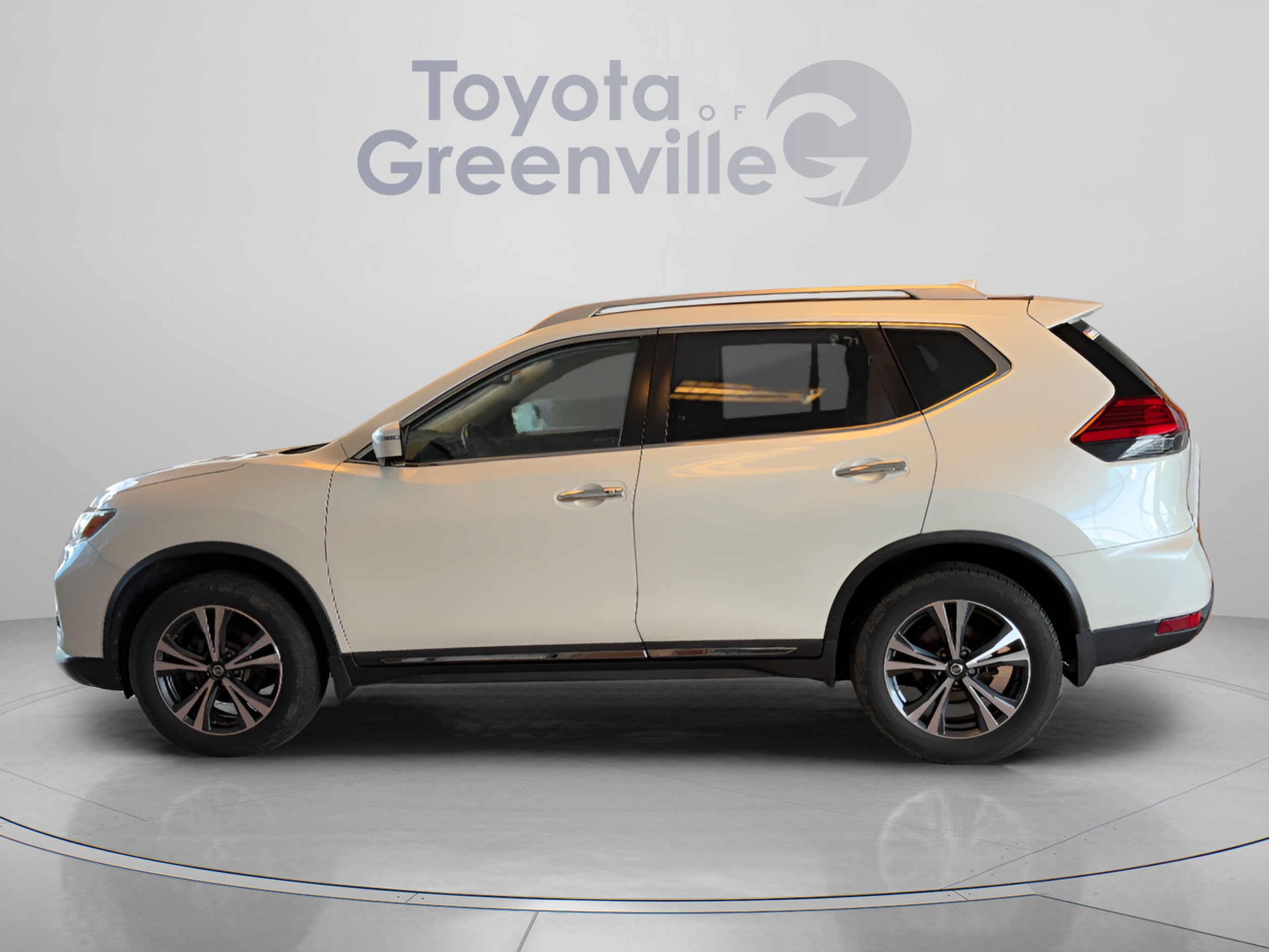 Used 2017 Nissan Rogue SL with VIN JN8AT2MV2HW015139 for sale in Greenville, SC