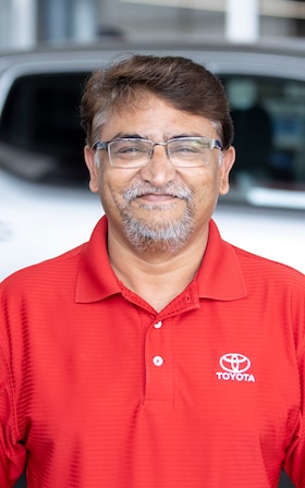 Staff member Himanshu Desai from ID_1e5af08c4785