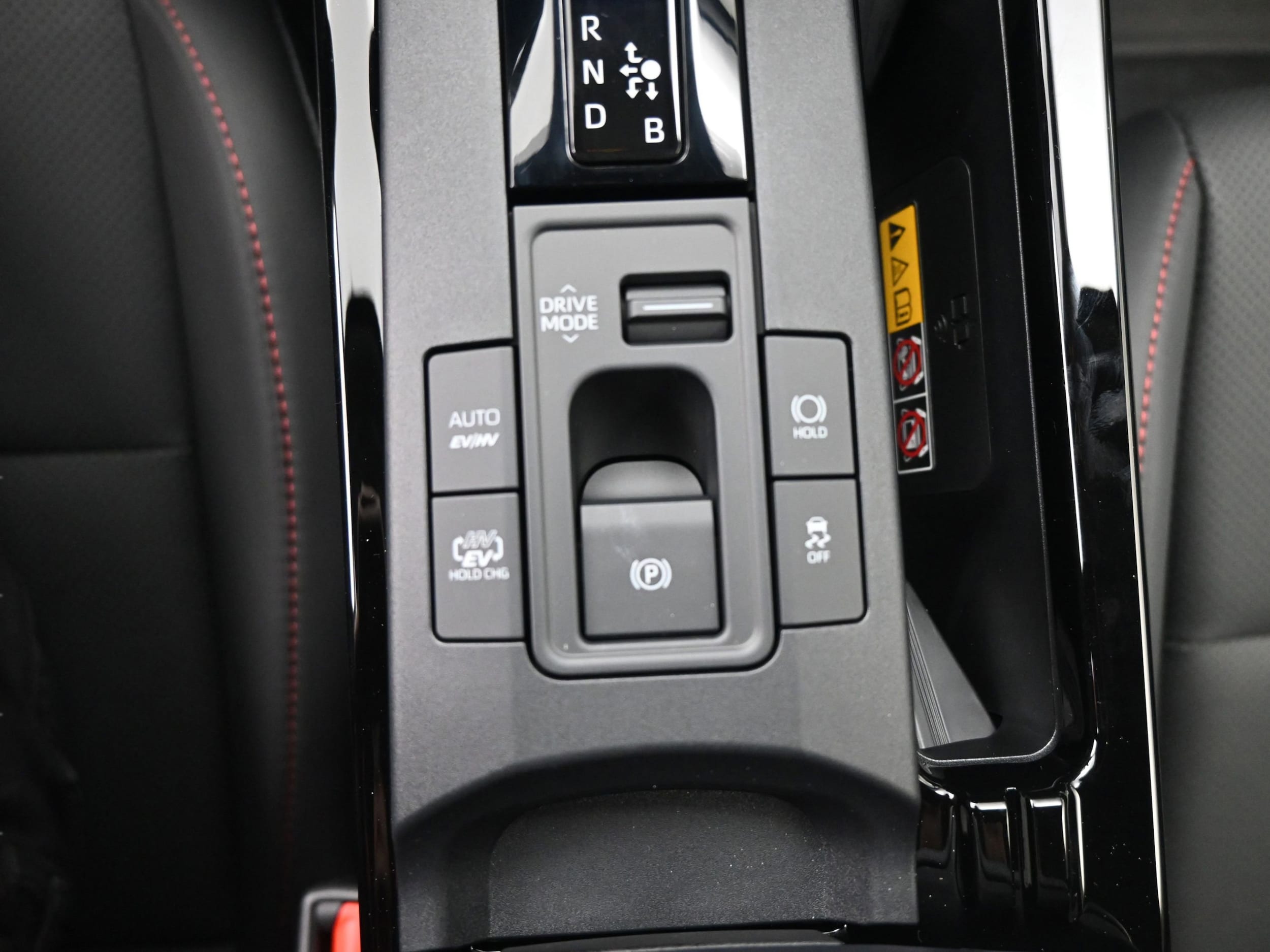 2025 Toyota Prius XSE - Photo 27