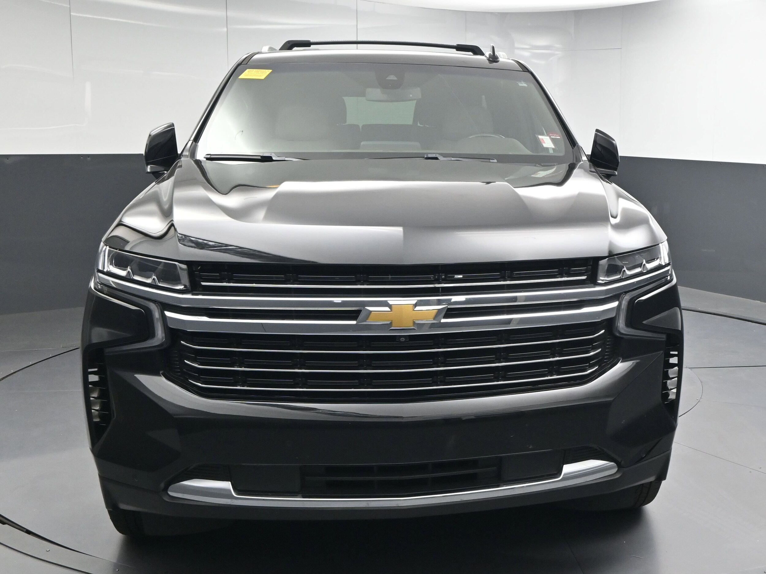 2022 Chevrolet Suburban LT photo 2
