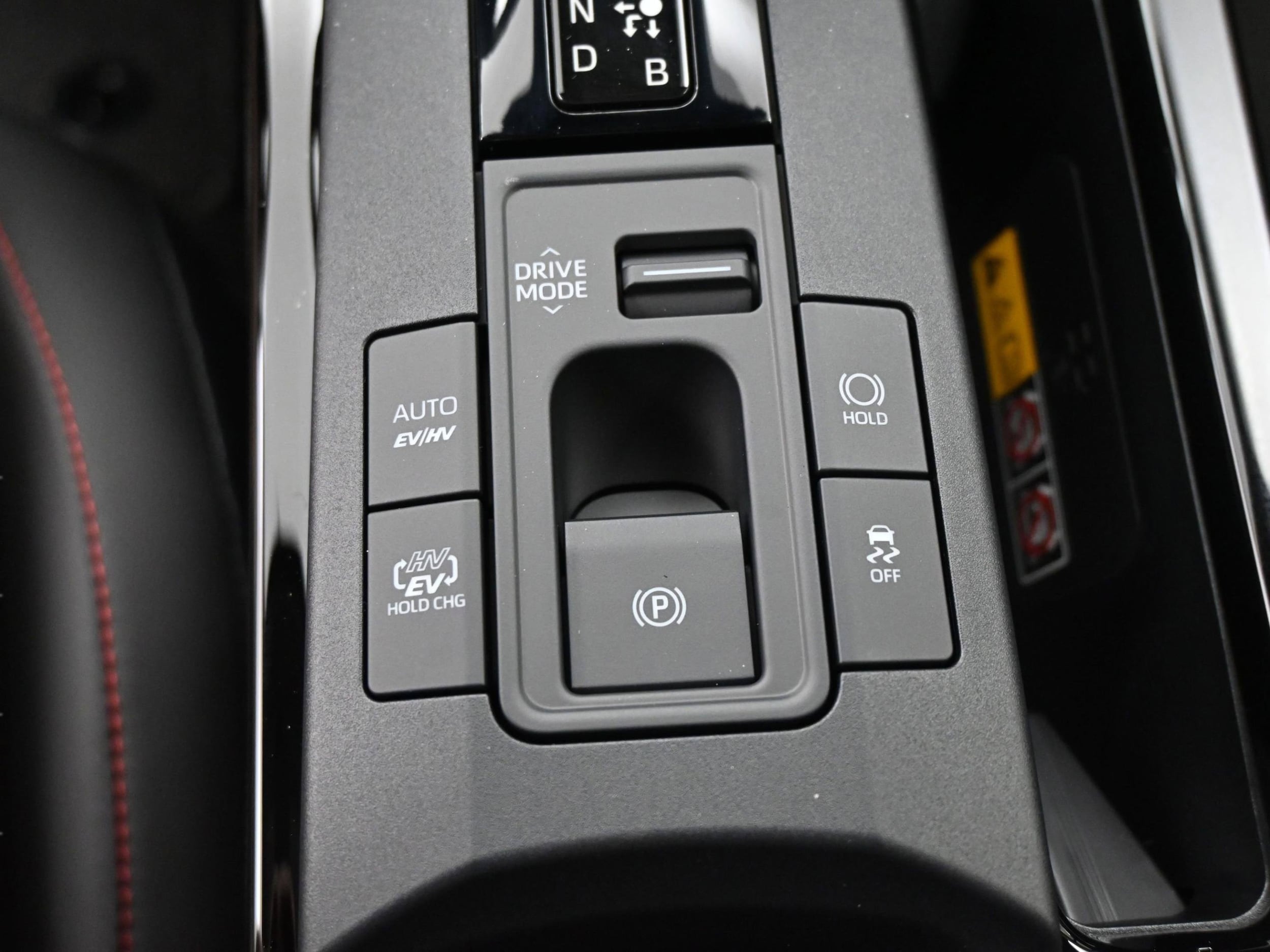 2025 Toyota Prius XSE - Photo 28