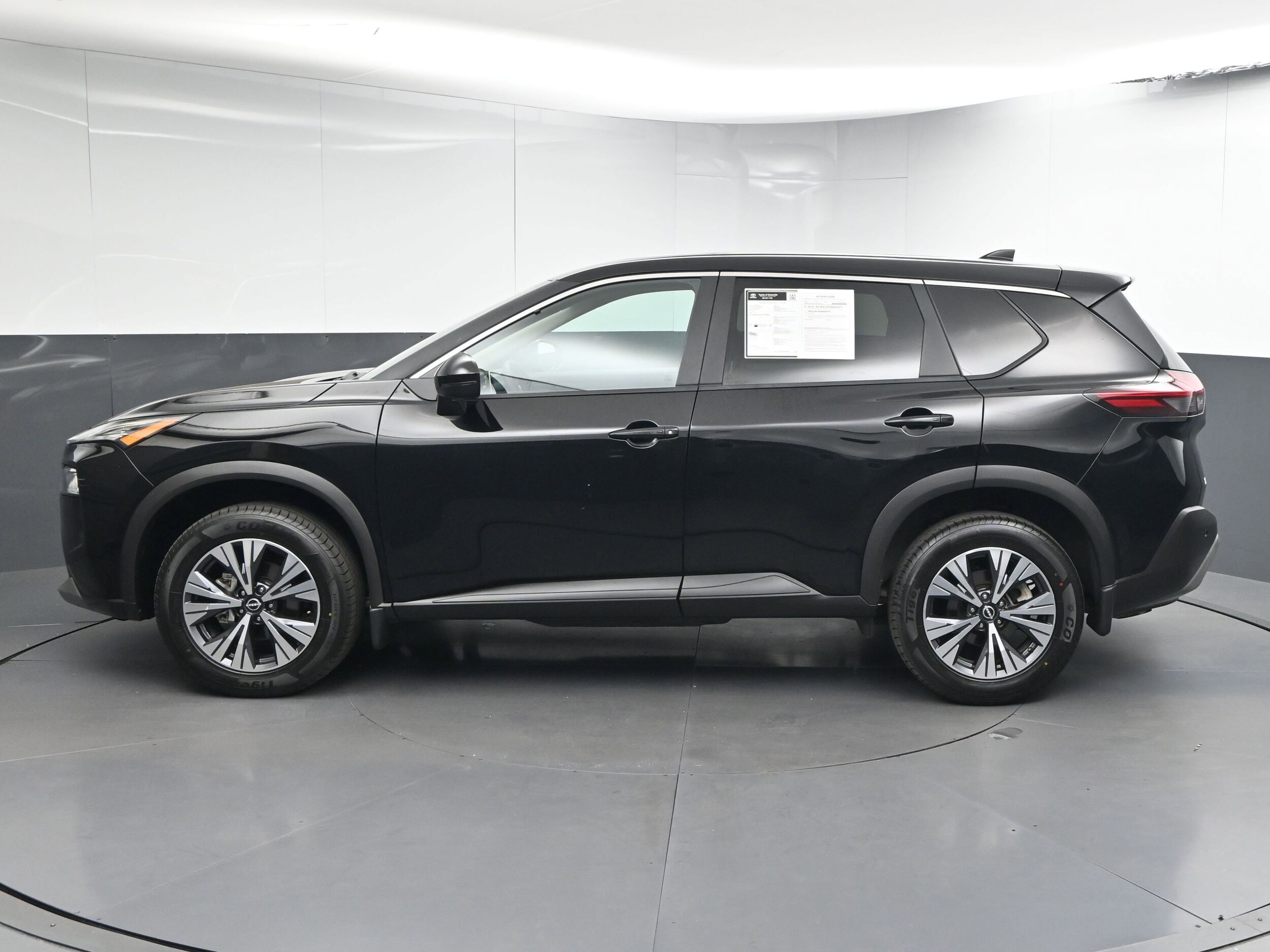 2023 Nissan Rogue SV photo 4