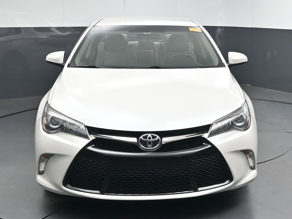 Used 2017 Toyota Camry SE Sedan