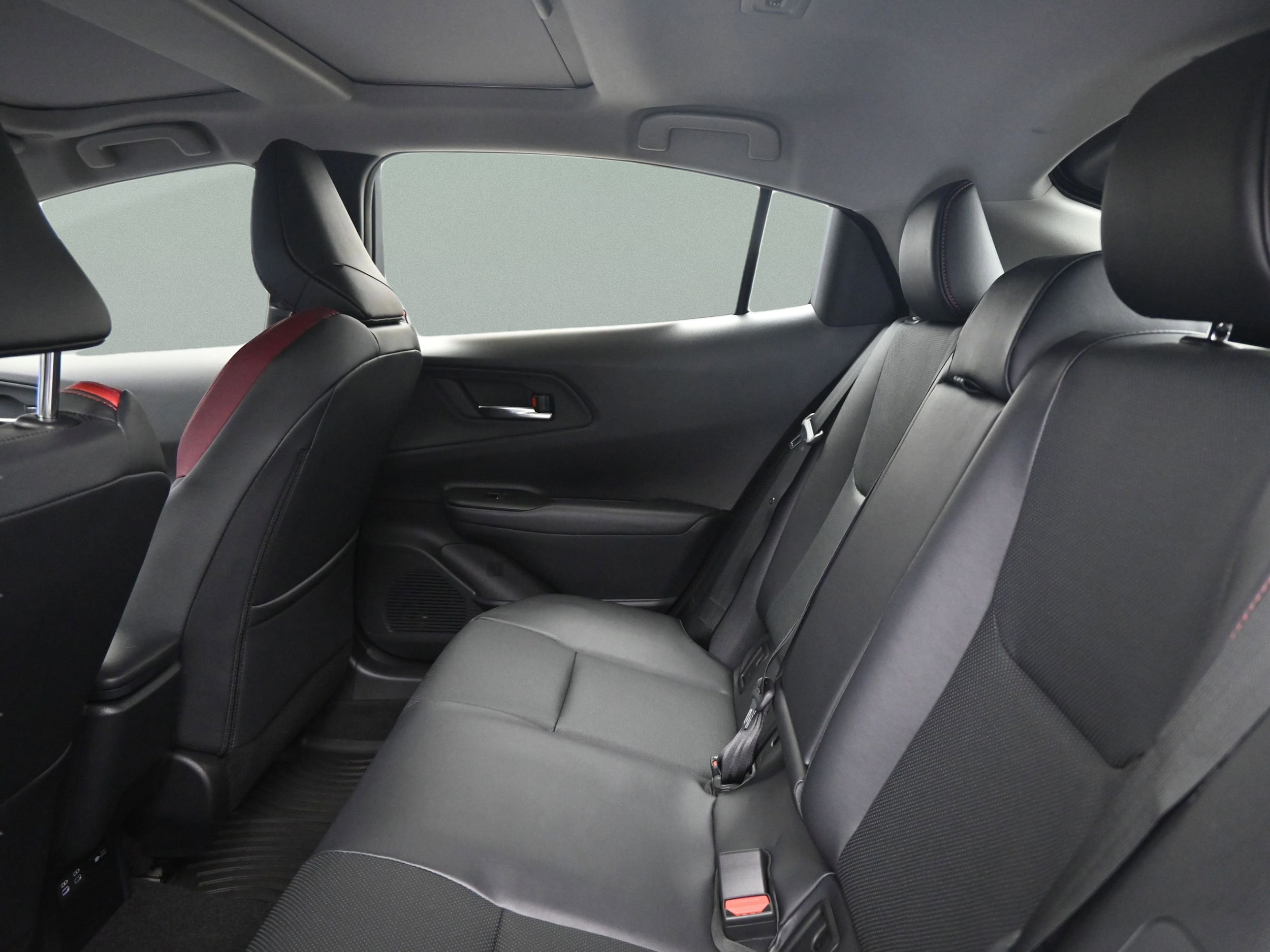 2025 Toyota Prius XSE - Photo 30