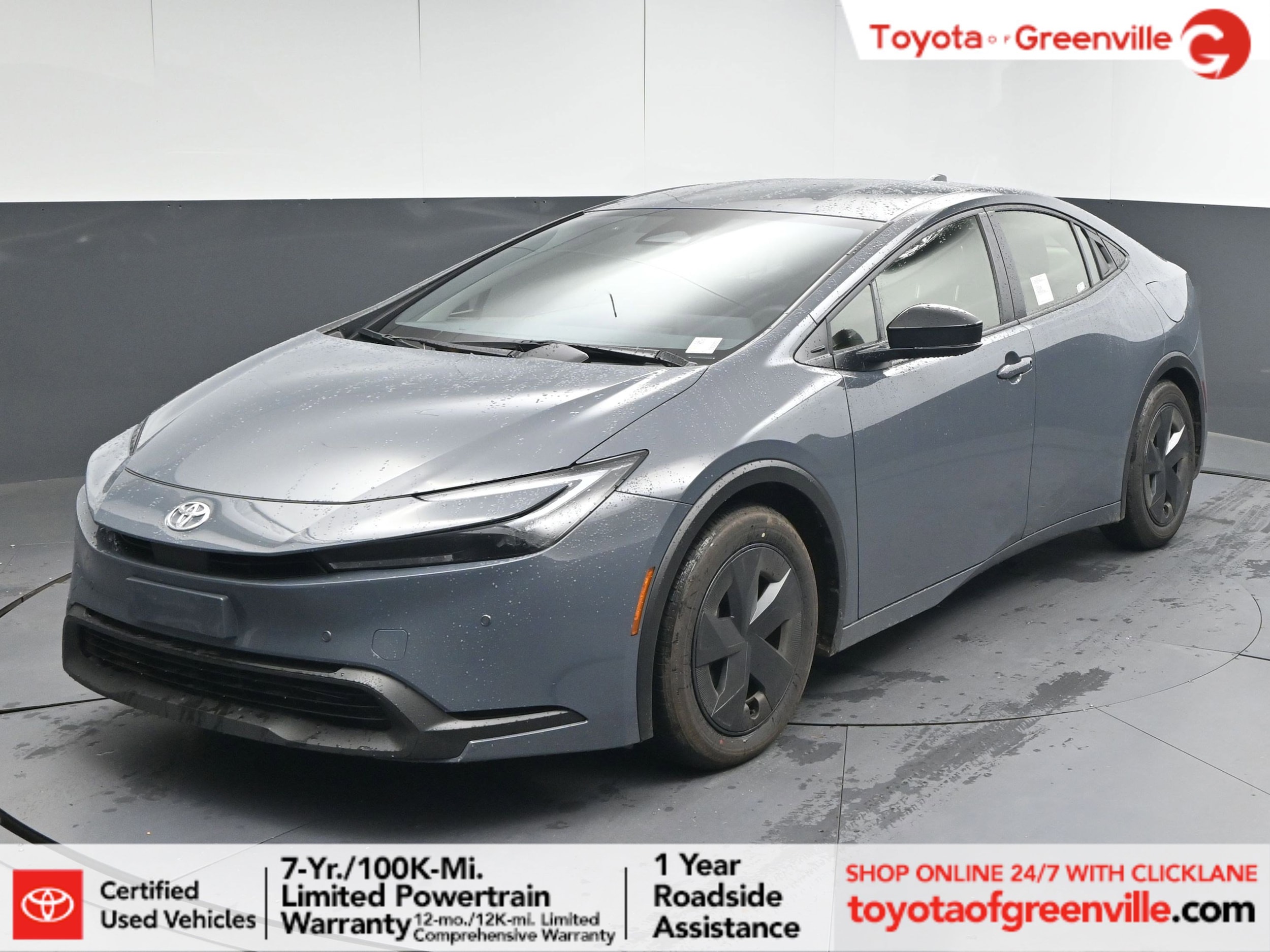 2025 Toyota Prius LE's photo