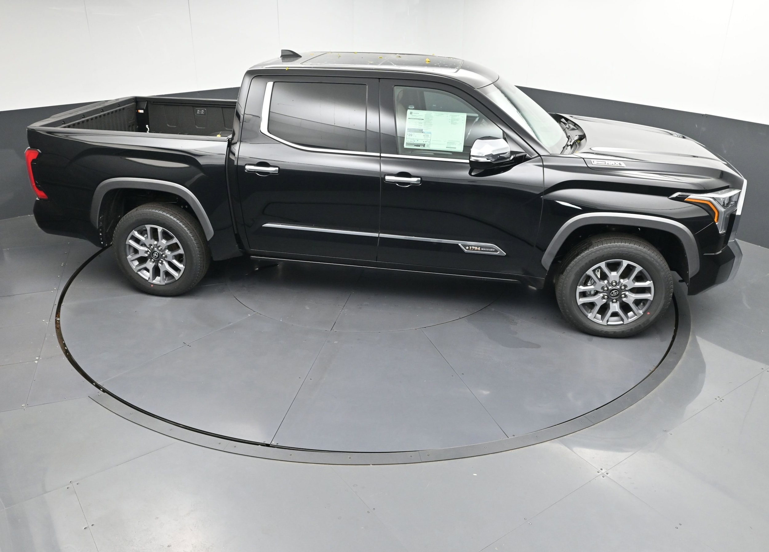 2025 Toyota Tundra 1794 Edition - Photo 29