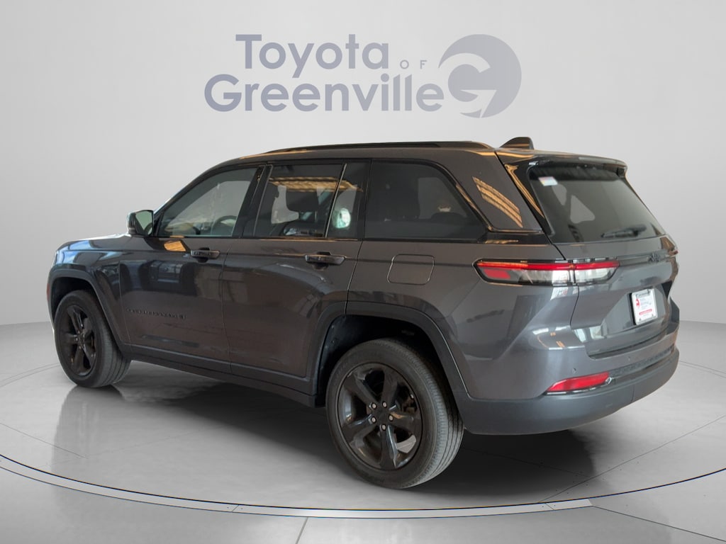 Used 2023 Jeep Grand Cherokee Laredo SUV