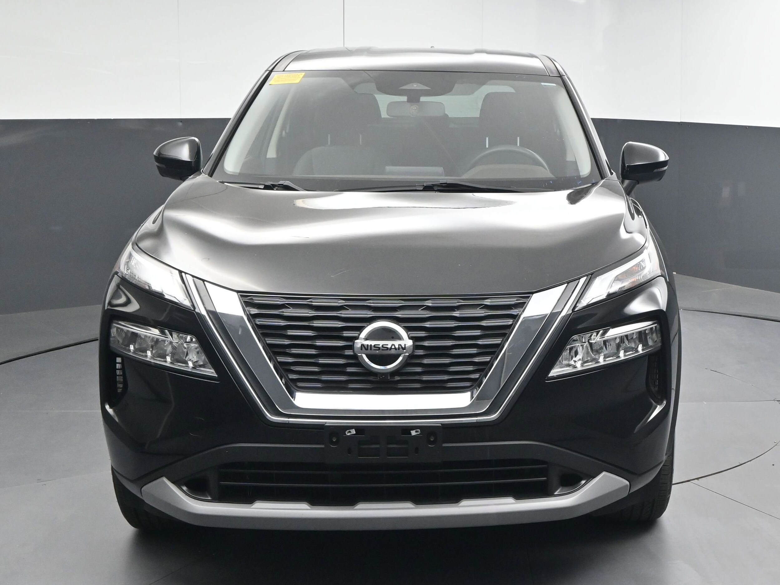 2021 Nissan Rogue SV photo 2