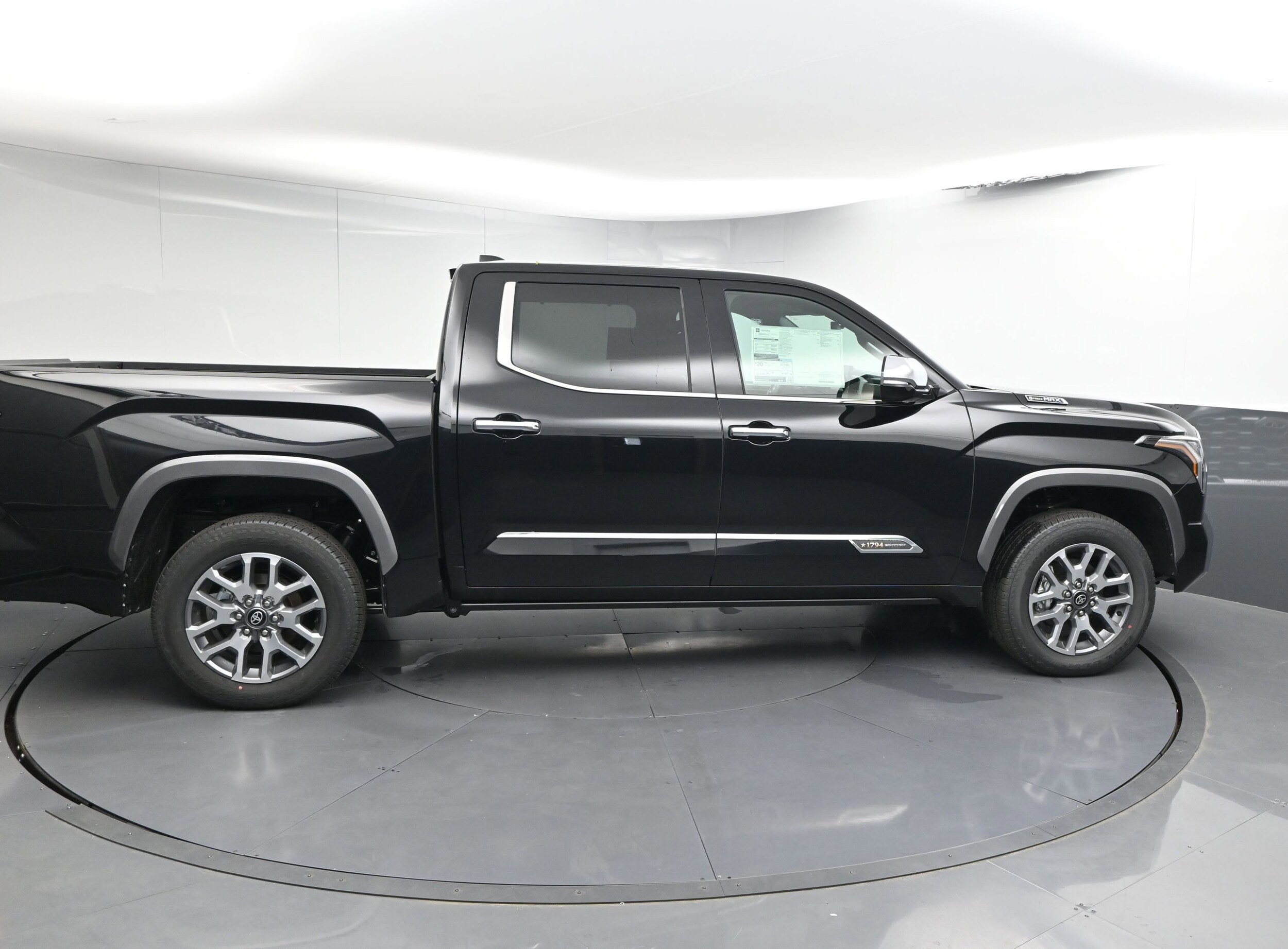 2025 Toyota Tundra 1794 Edition - Photo 8