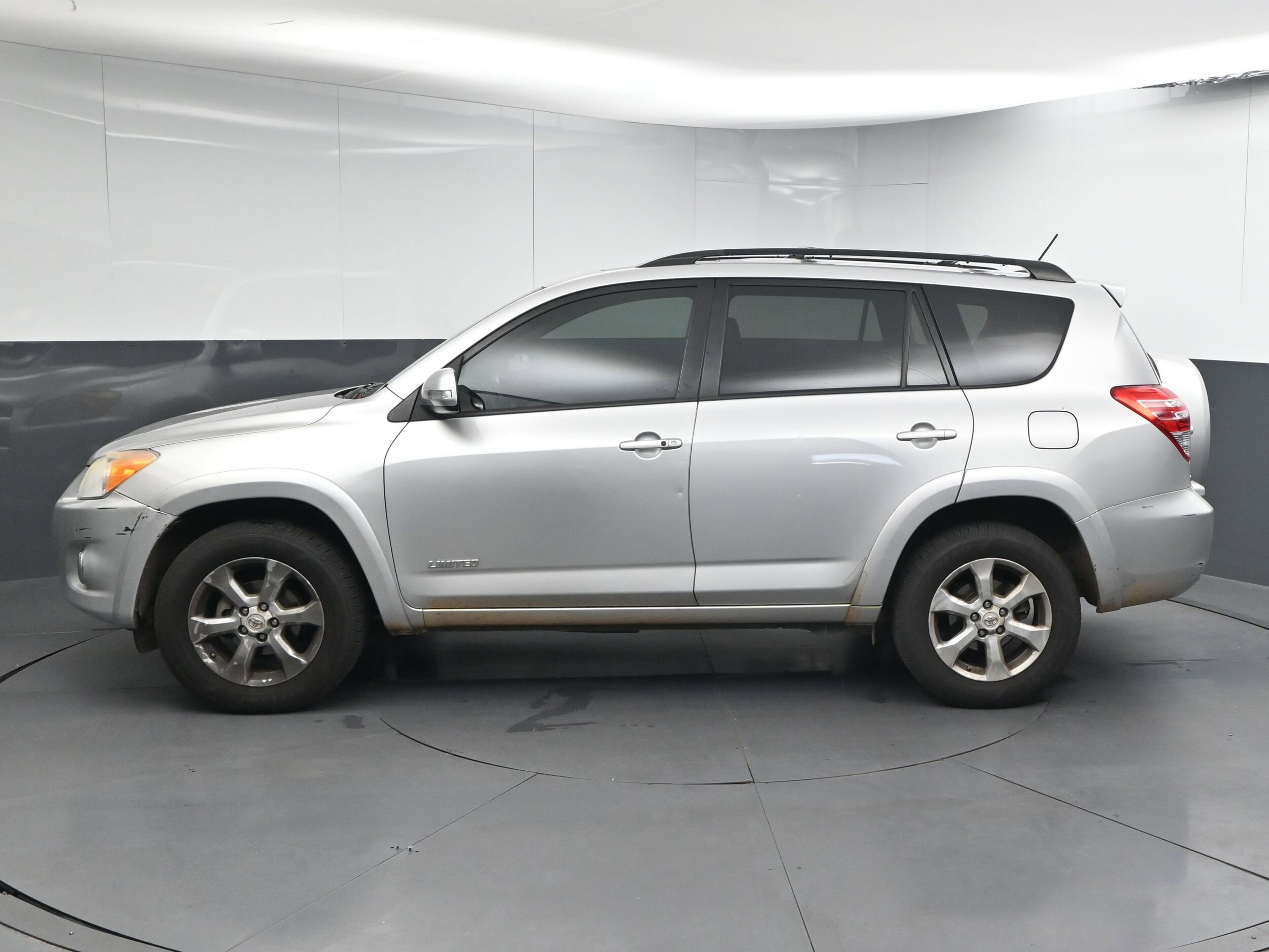 2010 Toyota RAV4 Limited photo 4