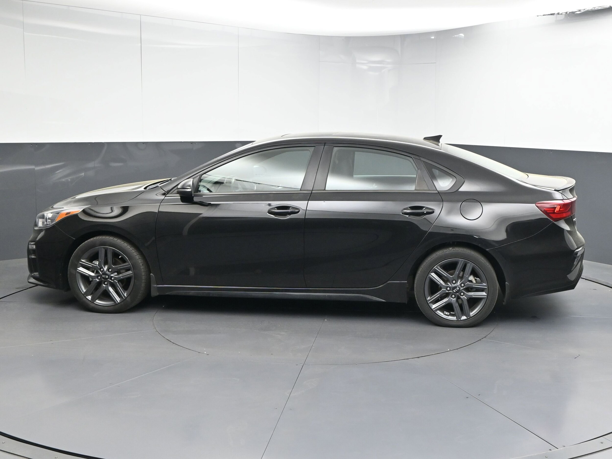 2020 Kia Forte GT-Line photo 4