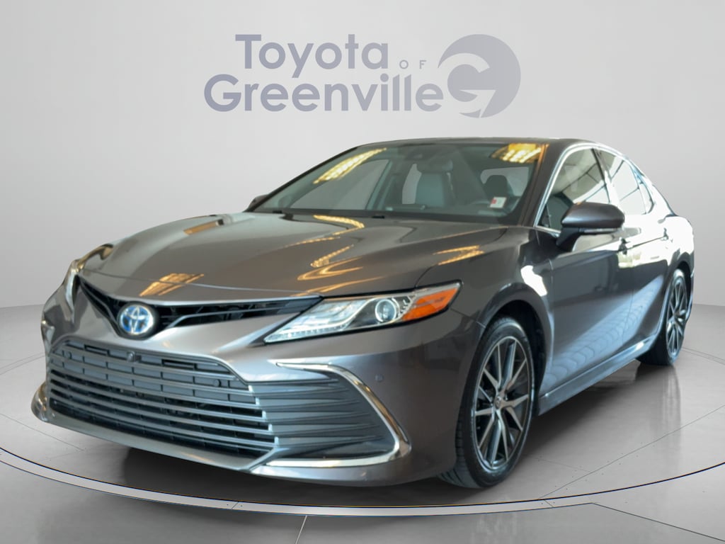 Used 2022 Toyota Camry Hybrid XLE Sedan